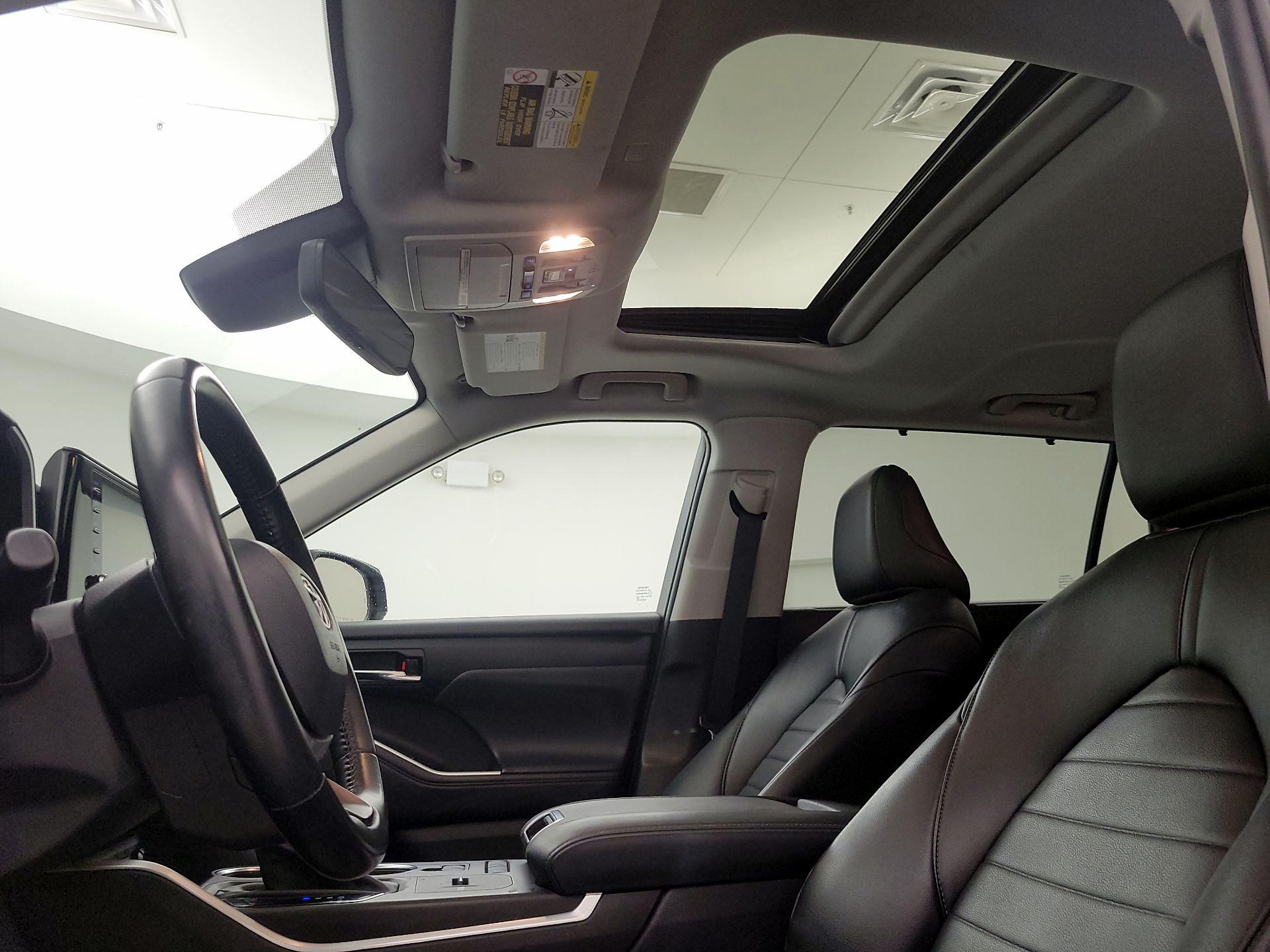 Thumbnail: 2022 Toyota Highlander - 19