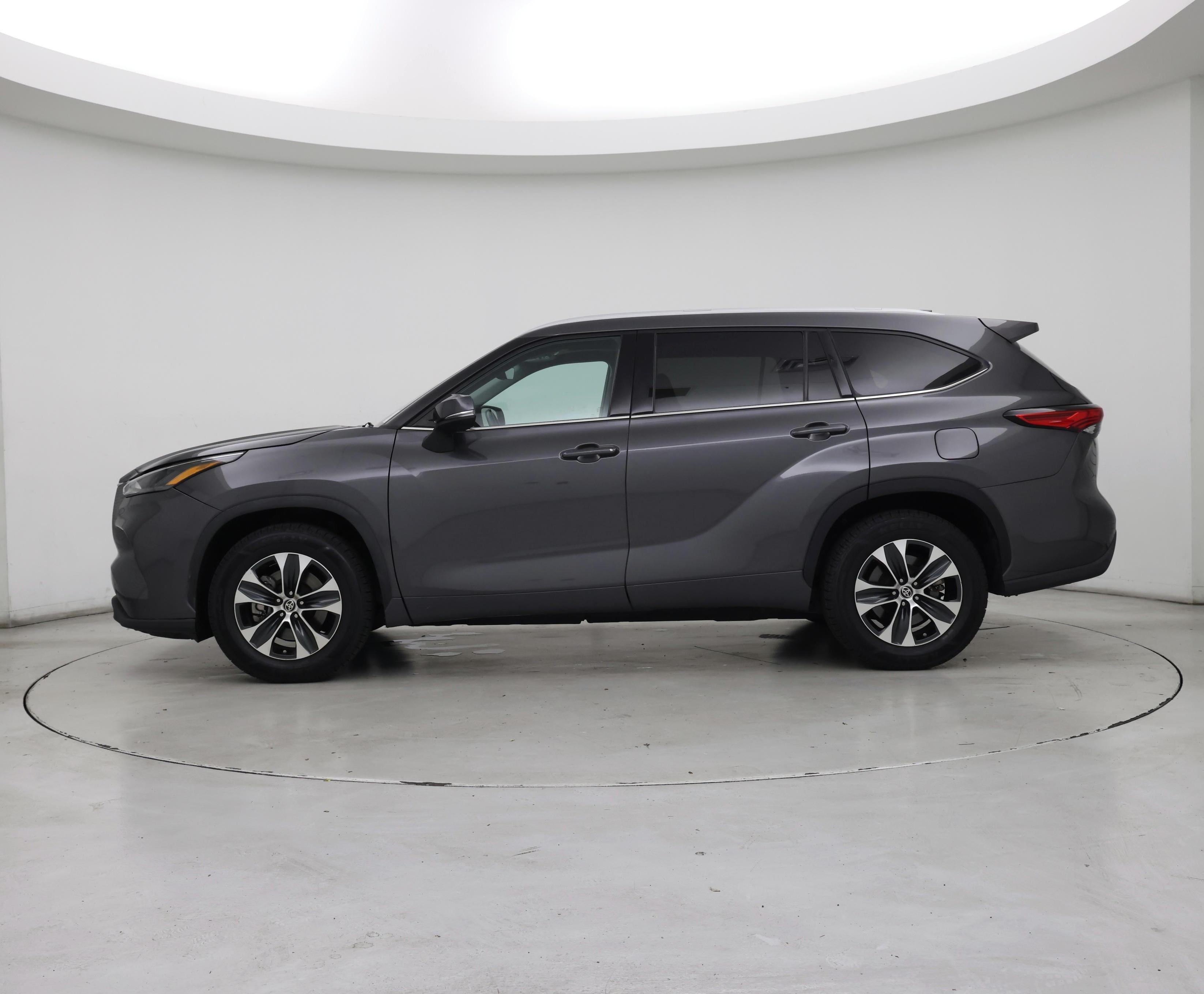 Thumbnail: 2022 Toyota Highlander - 3