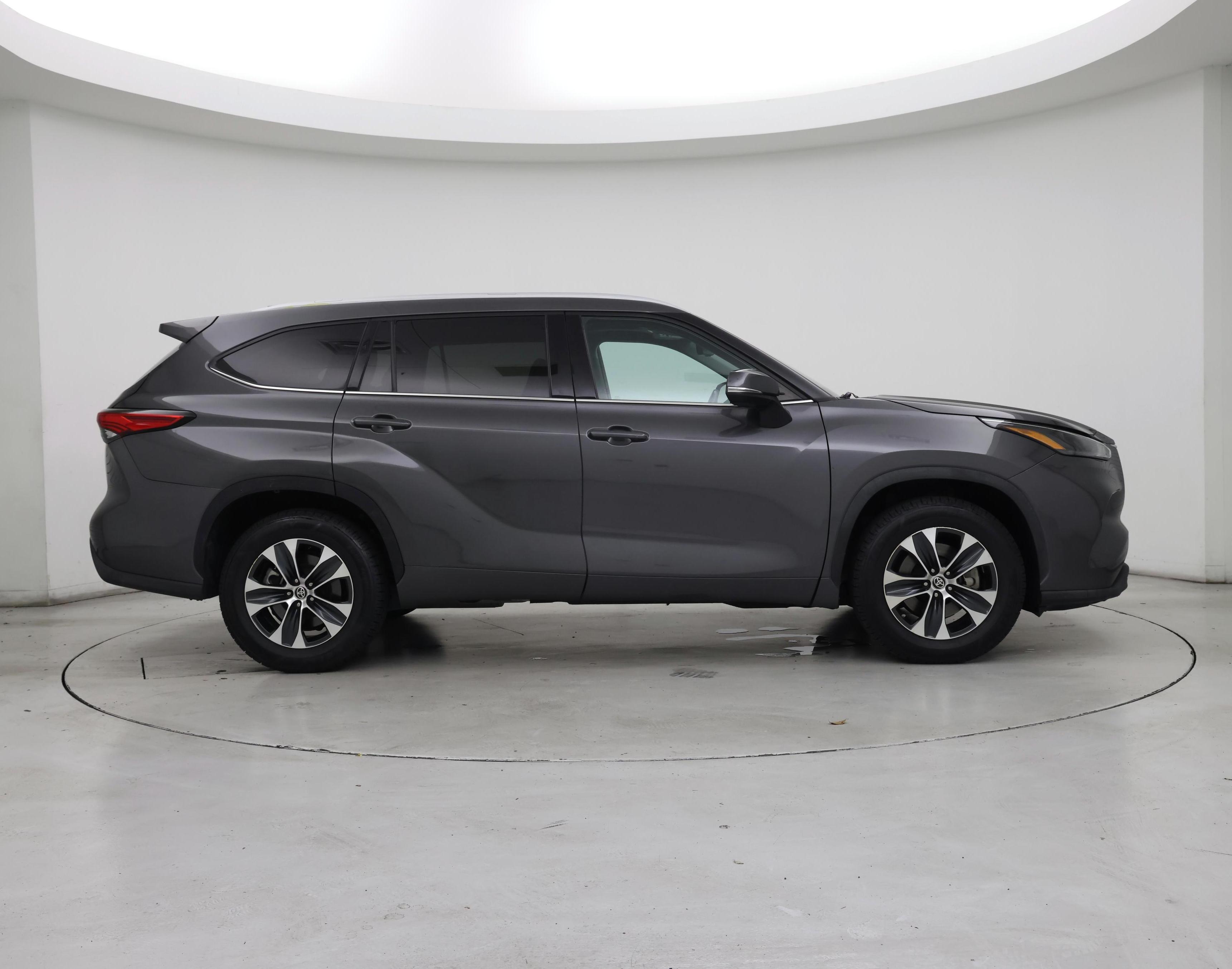 Thumbnail: 2022 Toyota Highlander - 7