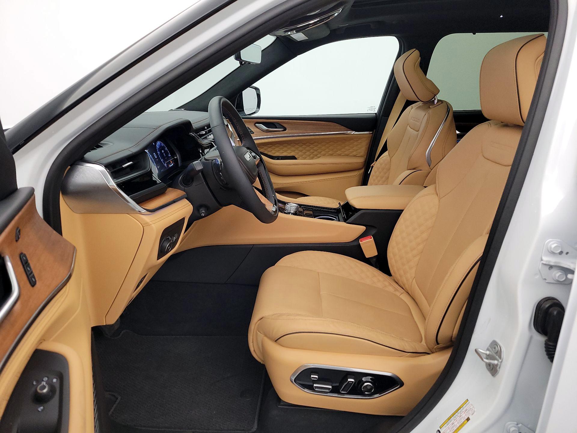 Thumbnail: 2025 Jeep Grand Cherokee L - 11