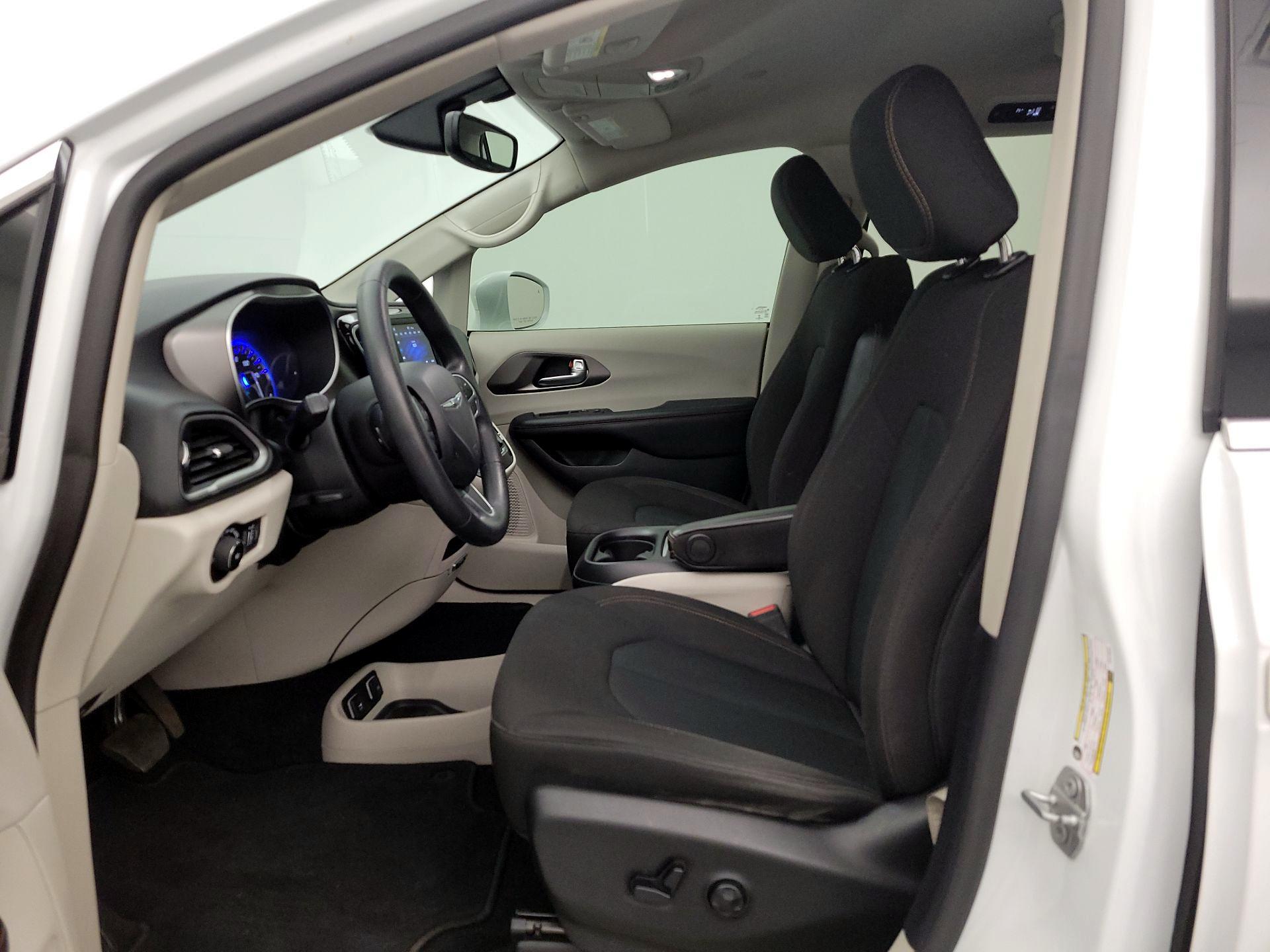 Thumbnail: 2020 Chrysler Pacifica - 11