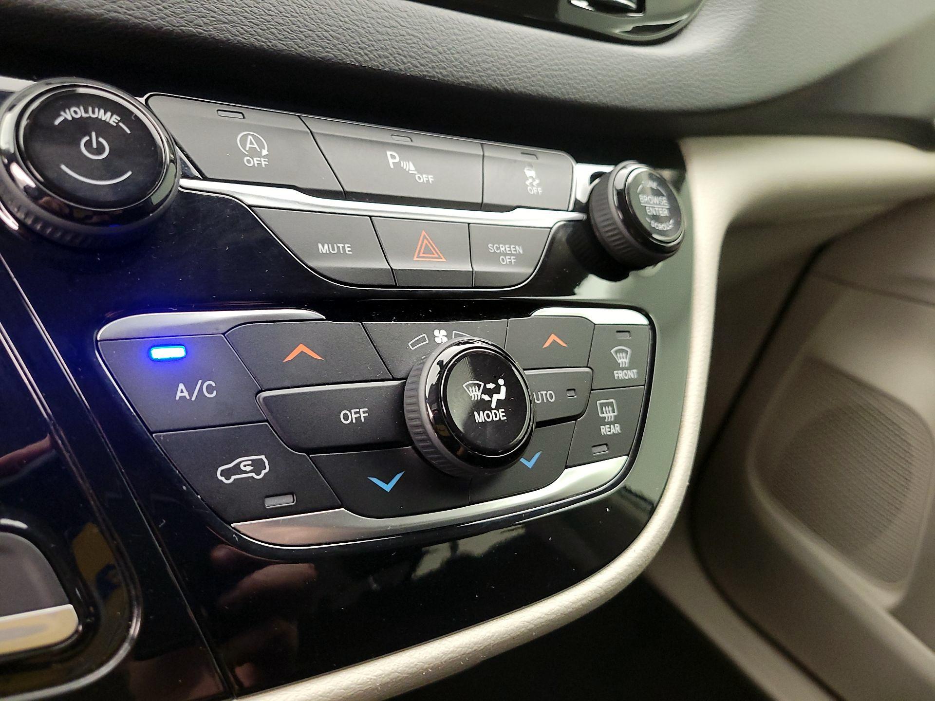 Thumbnail: 2020 Chrysler Pacifica - 16