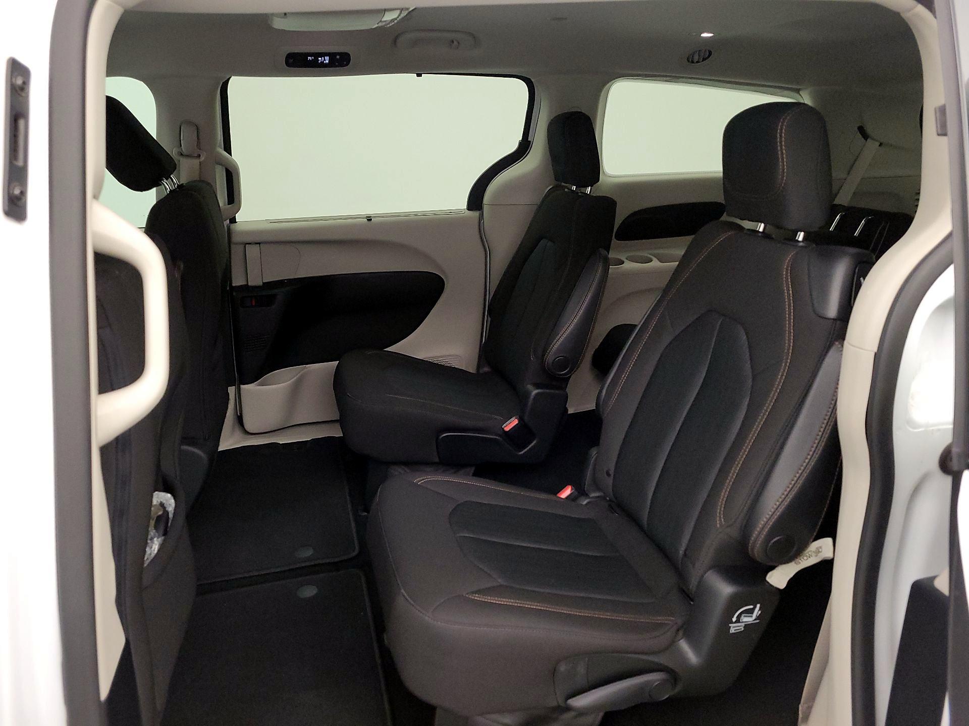 Thumbnail: 2020 Chrysler Pacifica - 19