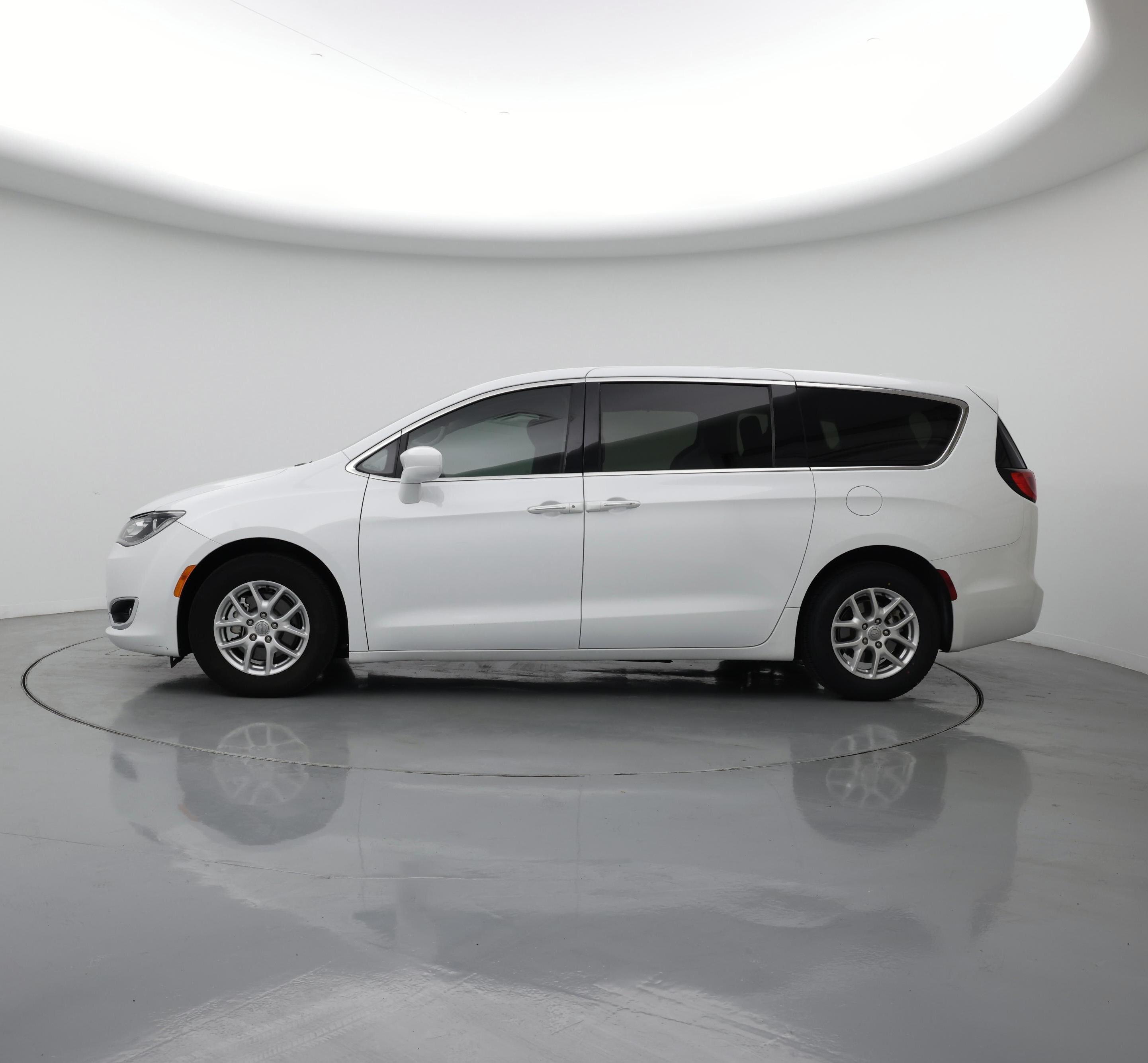 Thumbnail: 2020 Chrysler Pacifica - 3