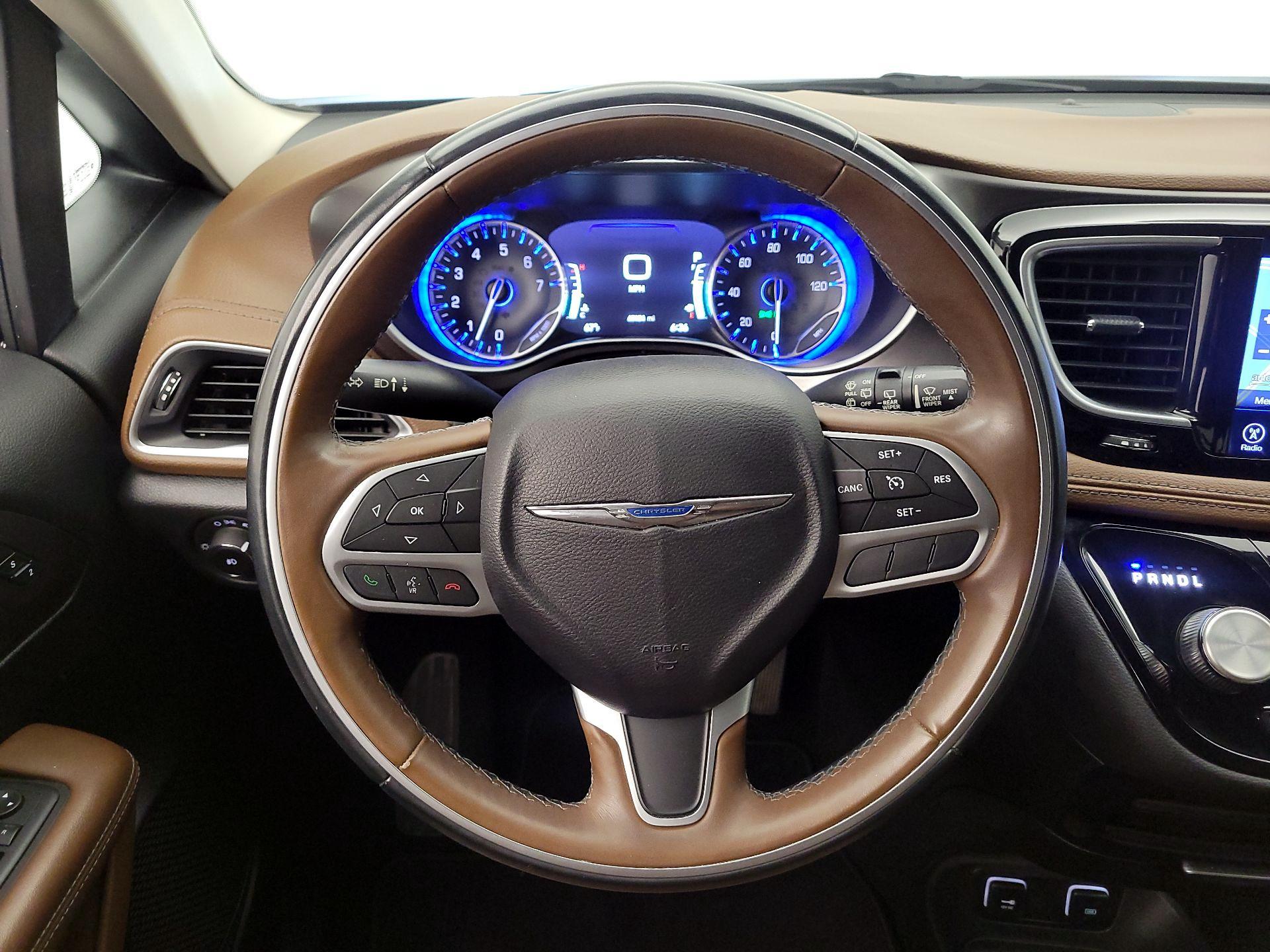 Thumbnail: 2017 Chrysler Pacifica - 10