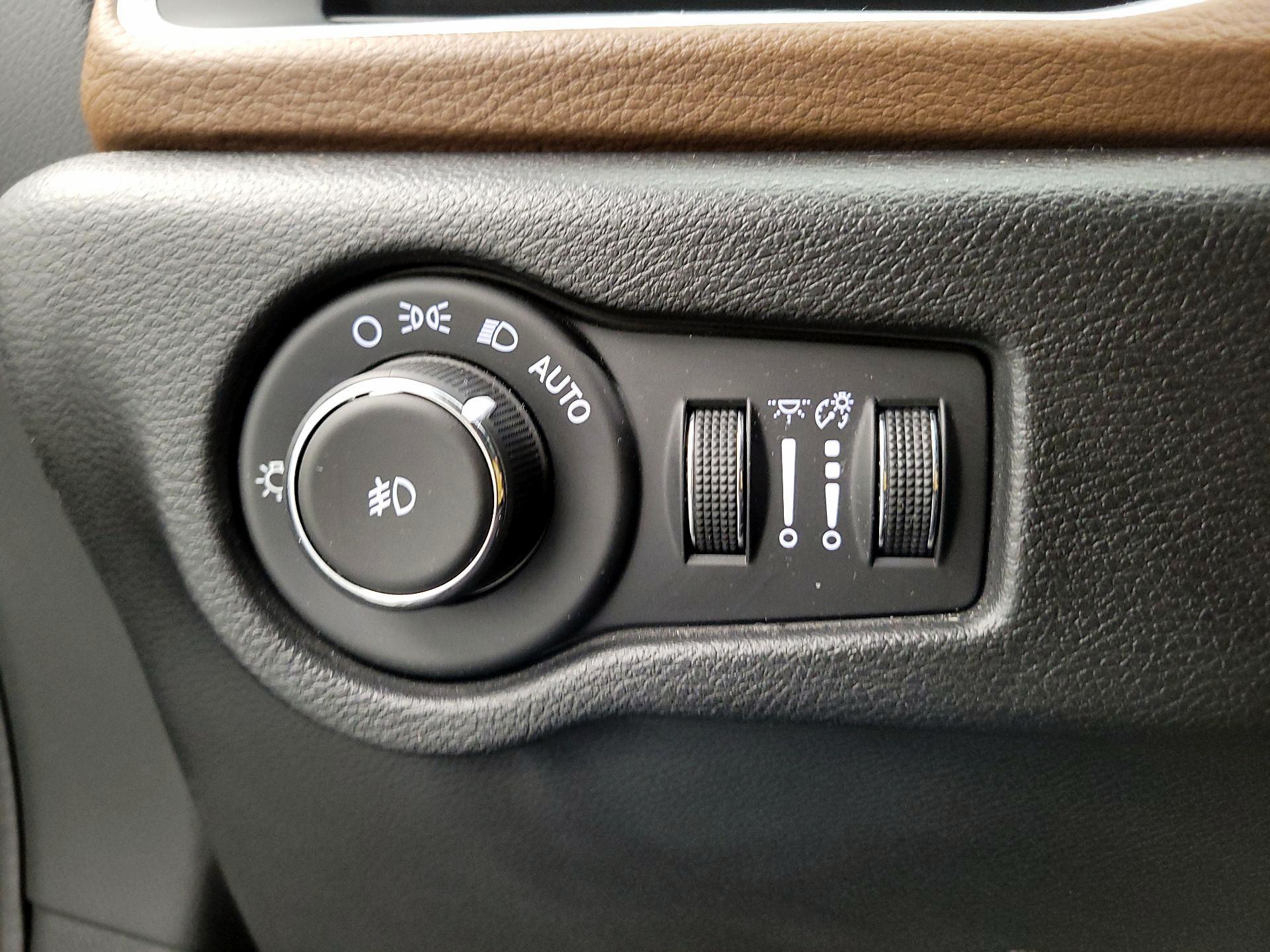 Thumbnail: 2017 Chrysler Pacifica - 13