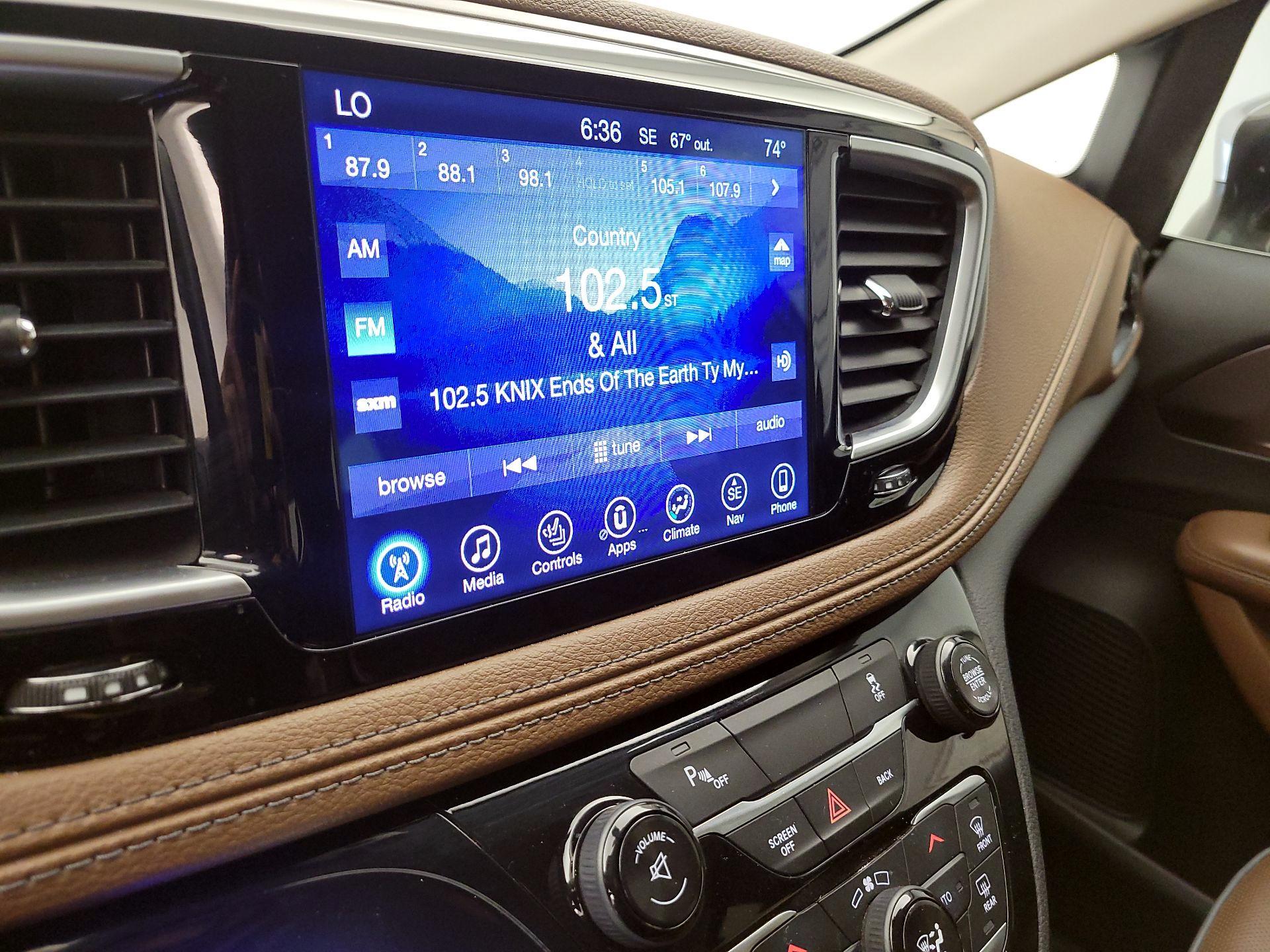 Thumbnail: 2017 Chrysler Pacifica - 16