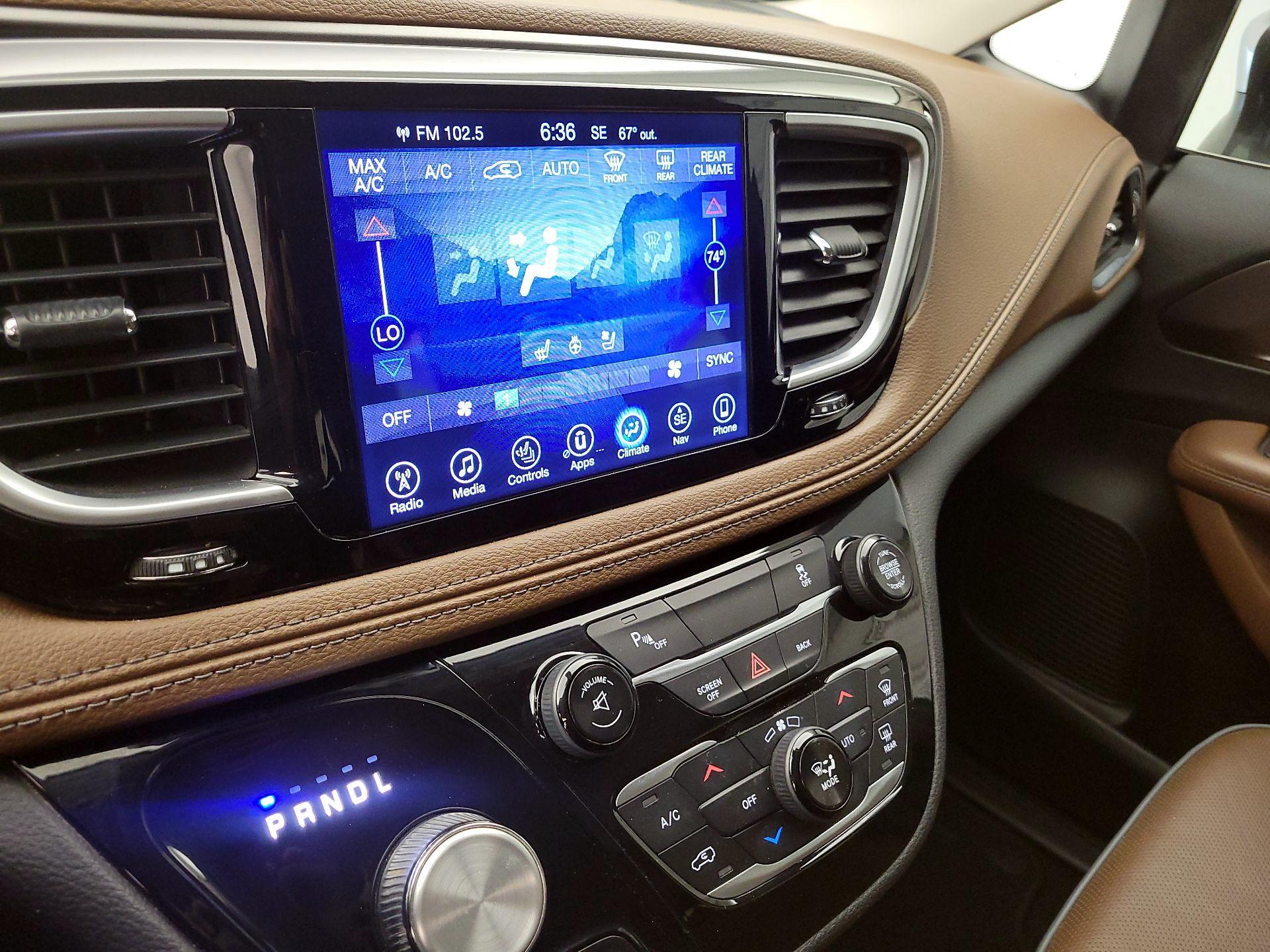 Thumbnail: 2017 Chrysler Pacifica - 17