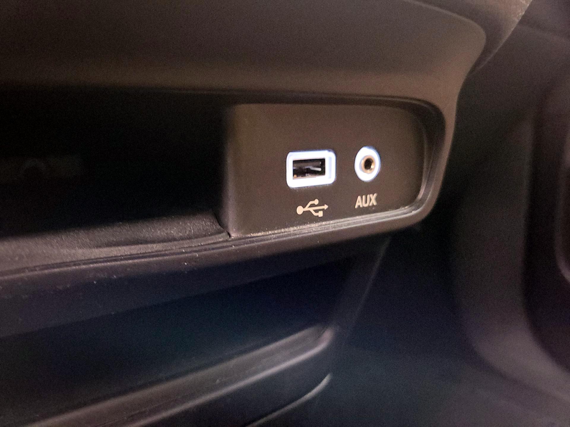 Thumbnail: 2017 Chrysler Pacifica - 19