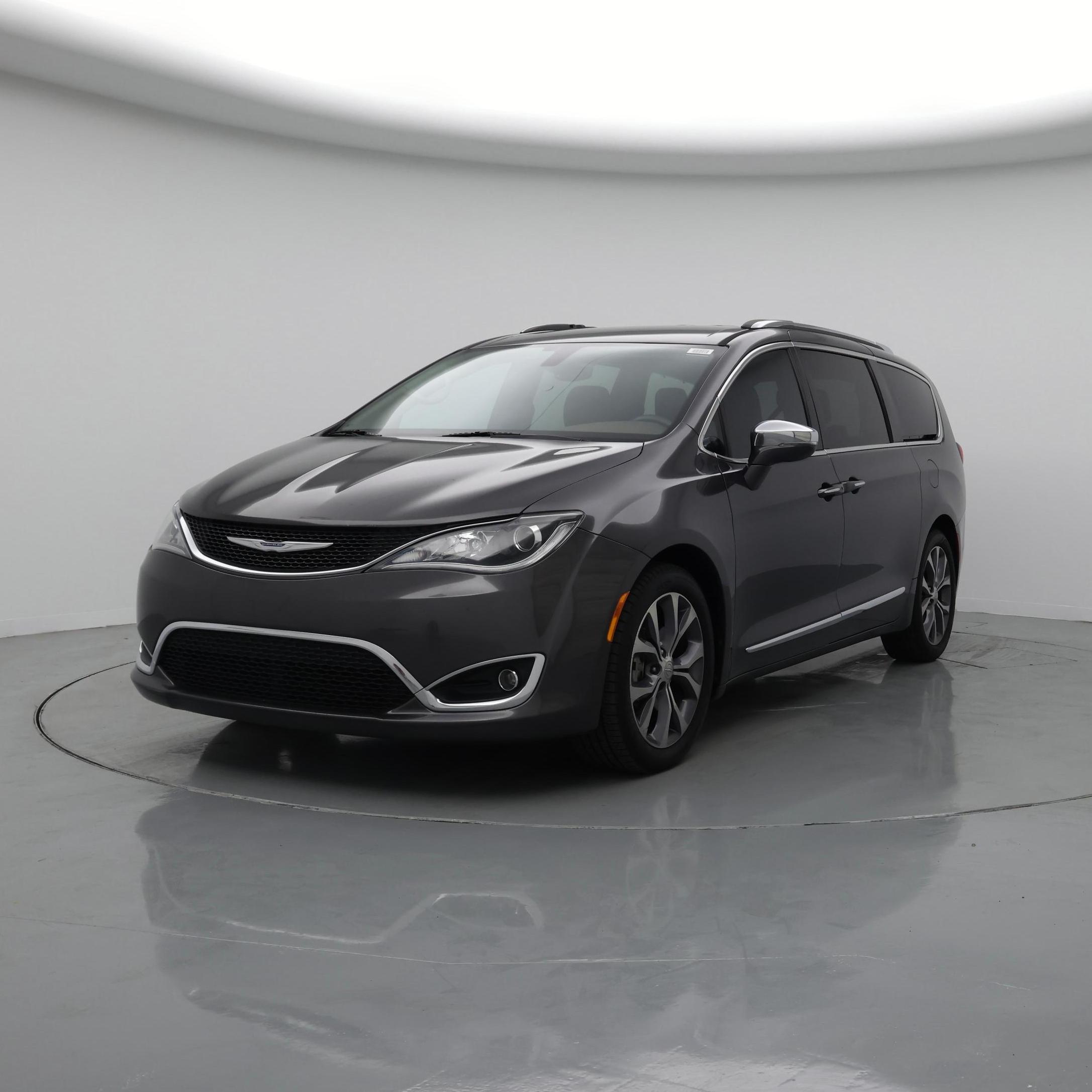 Thumbnail: 2017 Chrysler Pacifica - 4