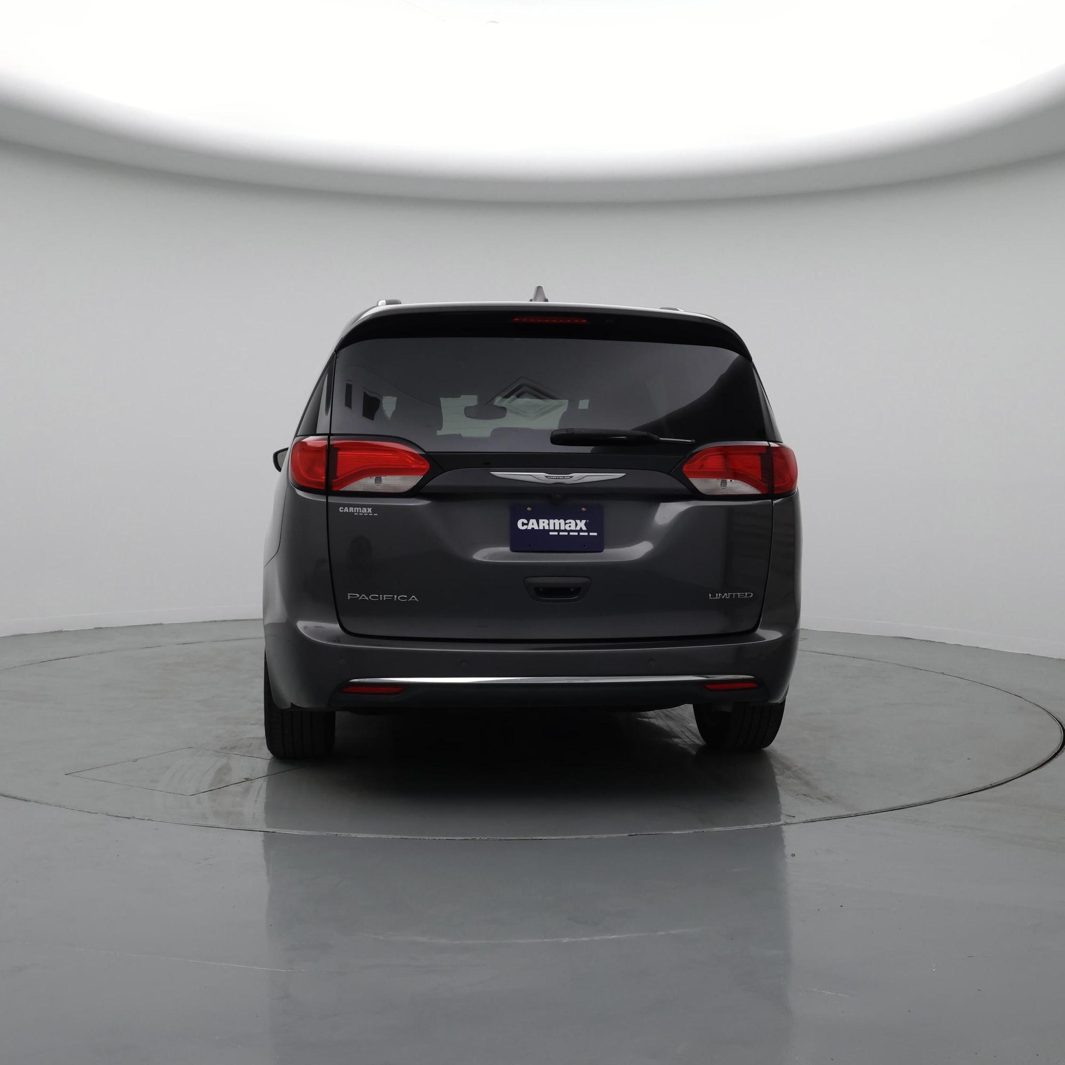 Thumbnail: 2017 Chrysler Pacifica - 6