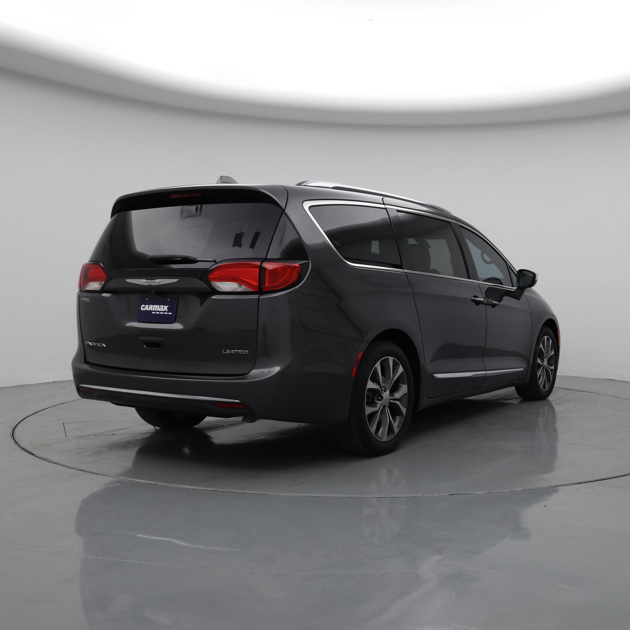 Thumbnail: 2017 Chrysler Pacifica - 8