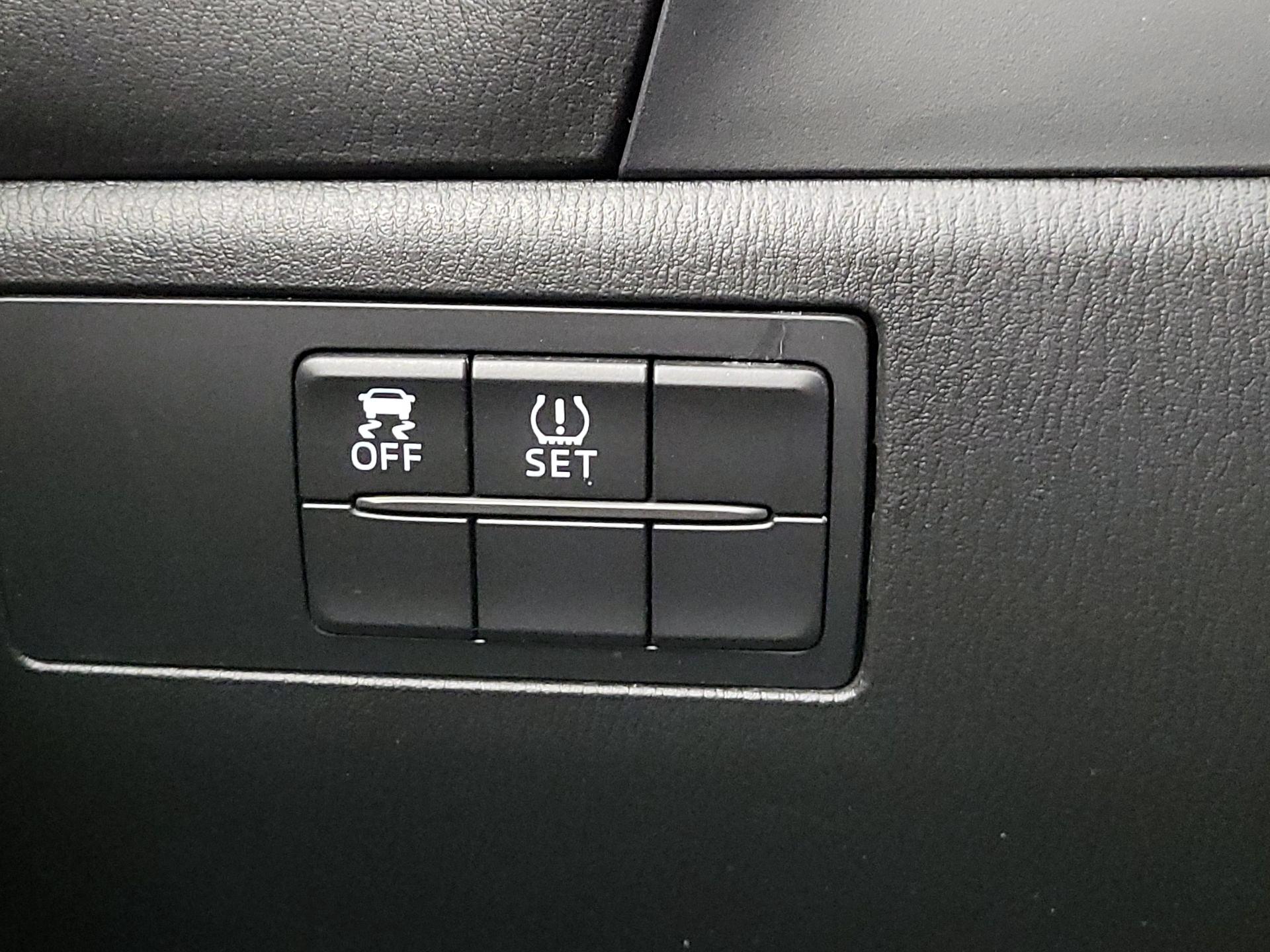 Thumbnail: 2015 Mazda Mazda3 - 13