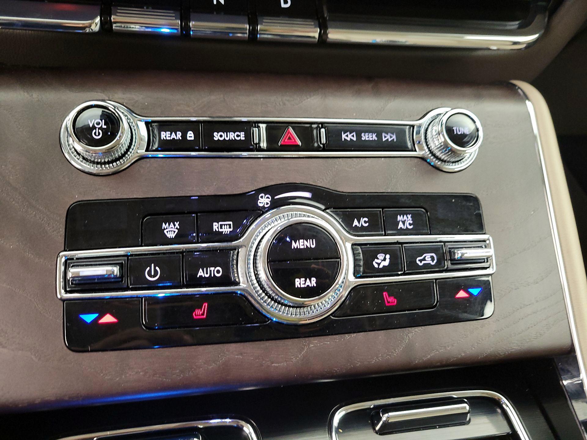 Thumbnail: 2020 Lincoln Aviator - 16