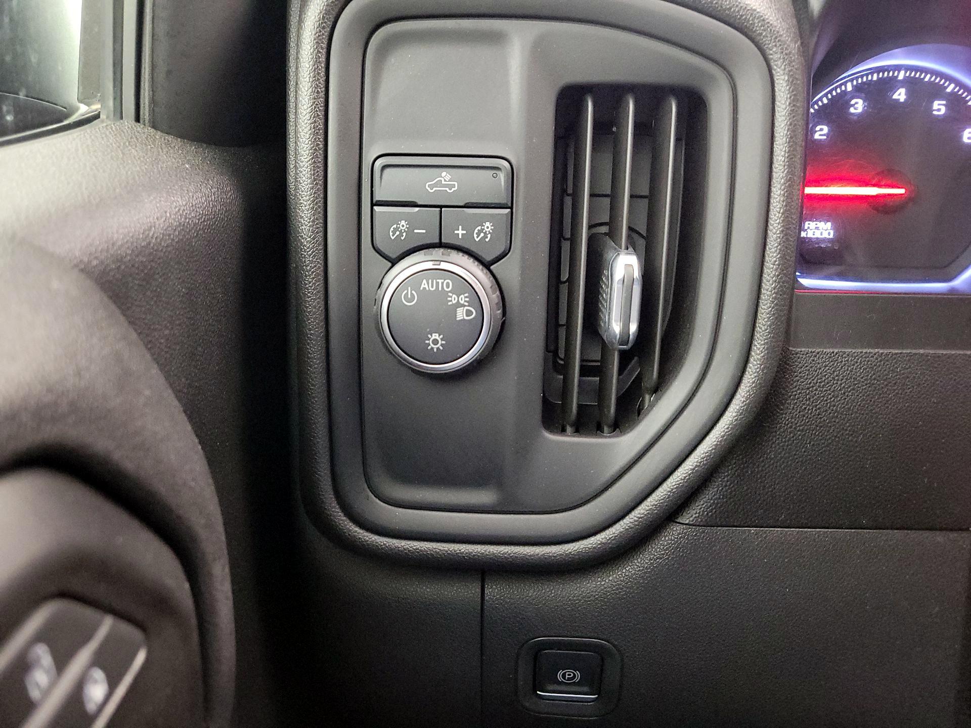 Thumbnail: 2021 Chevrolet Silverado 1500 - 13