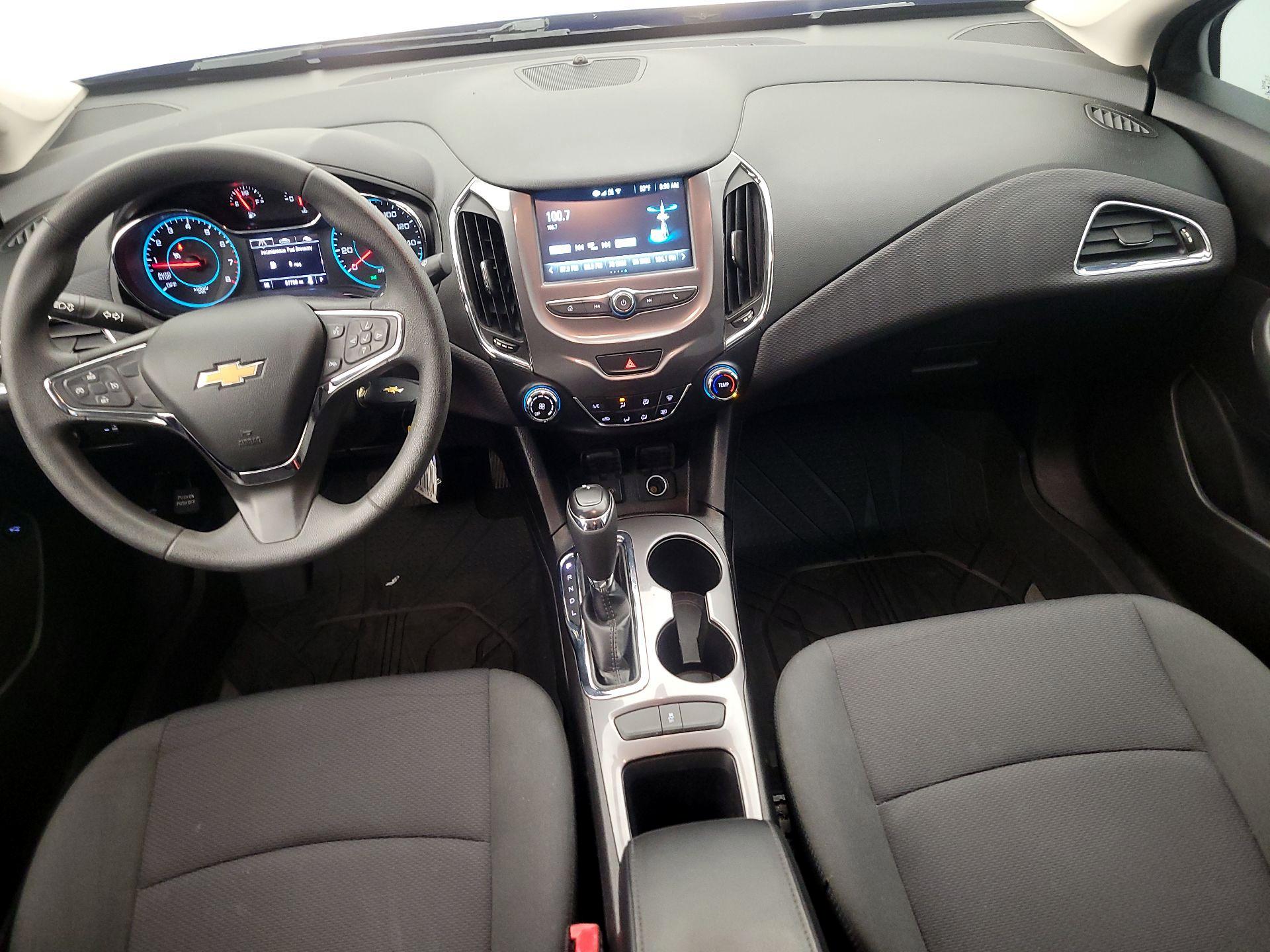 Thumbnail: 2018 Chevrolet Cruze - 9