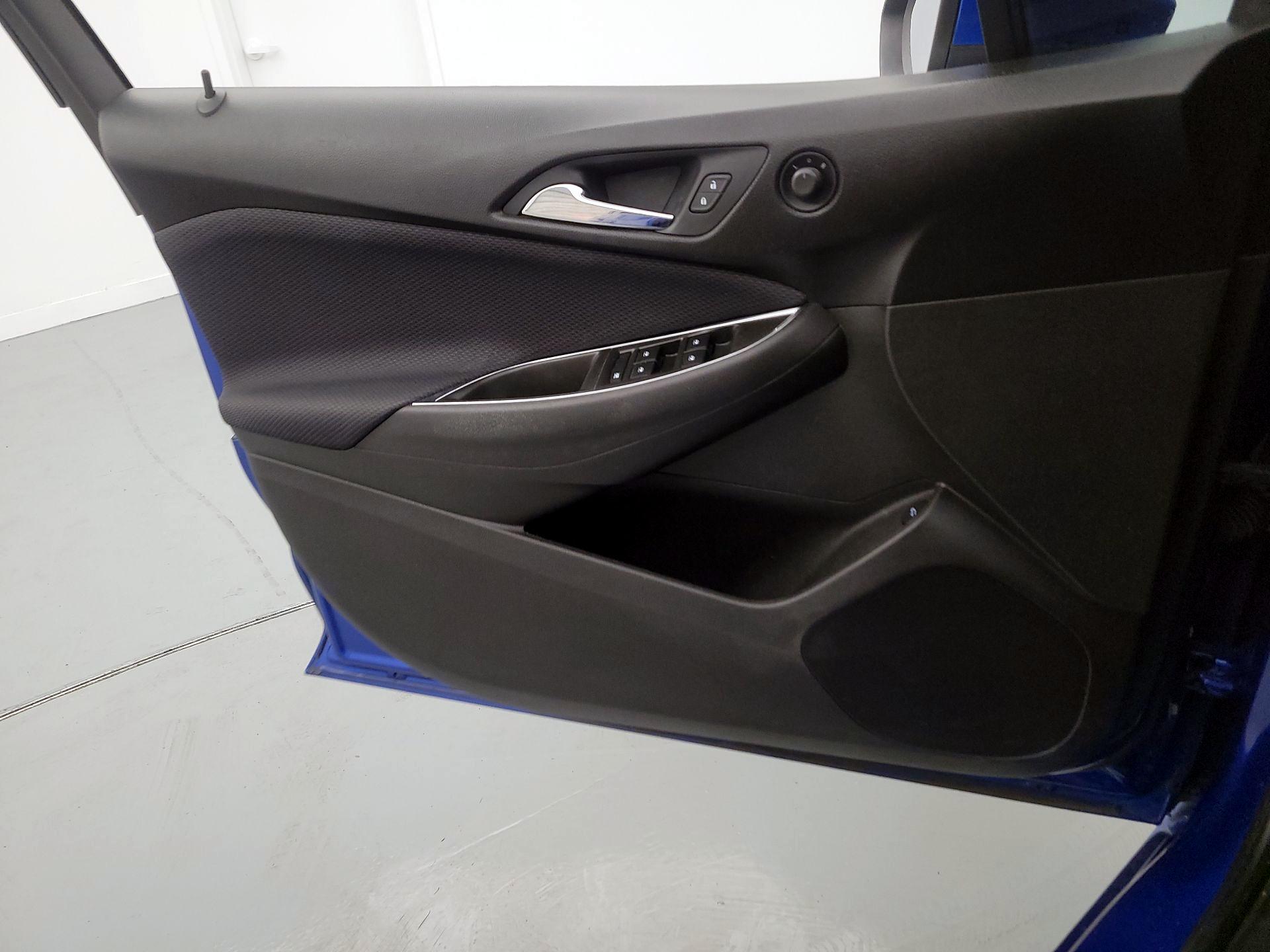 Thumbnail: 2018 Chevrolet Cruze - 12