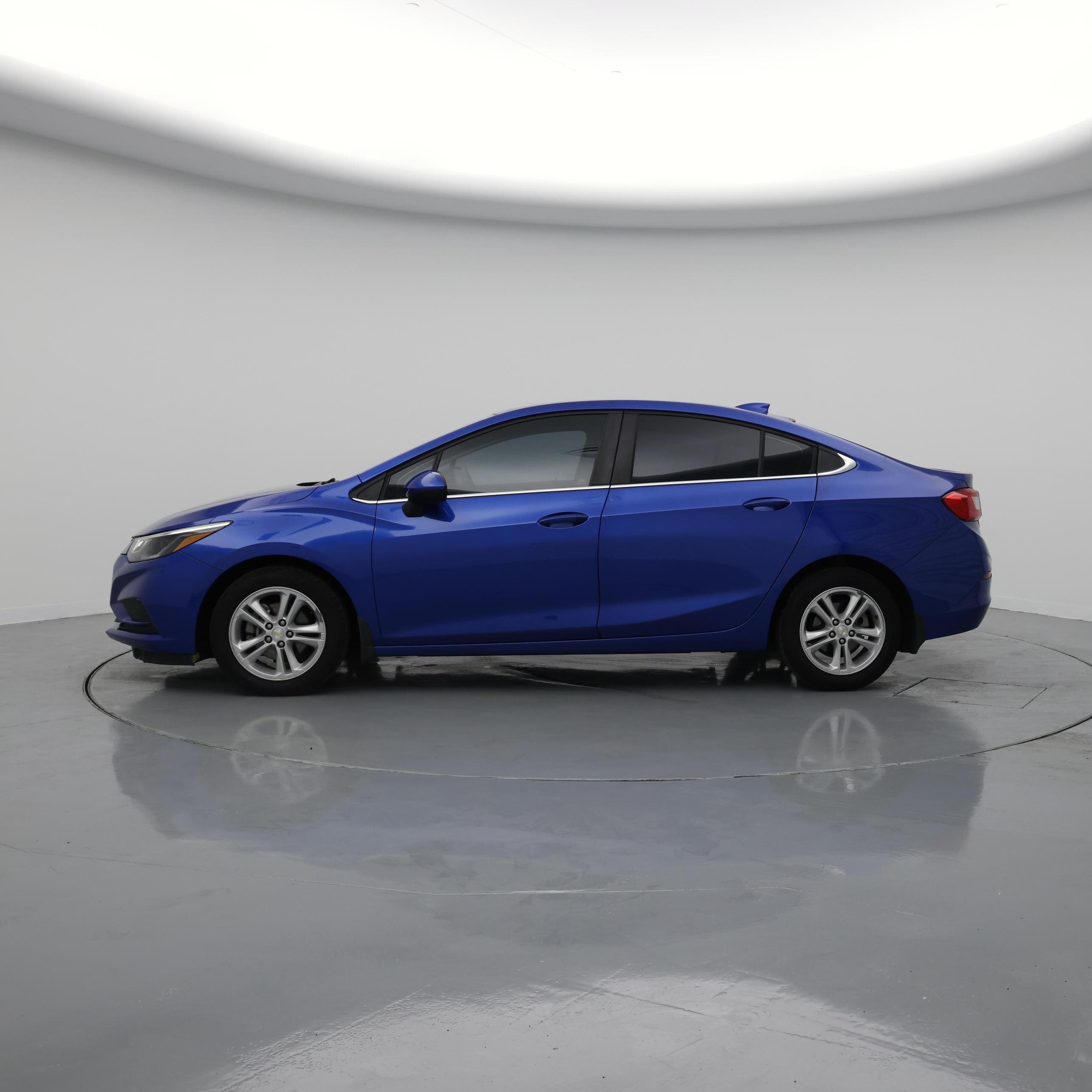 Thumbnail: 2018 Chevrolet Cruze - 3