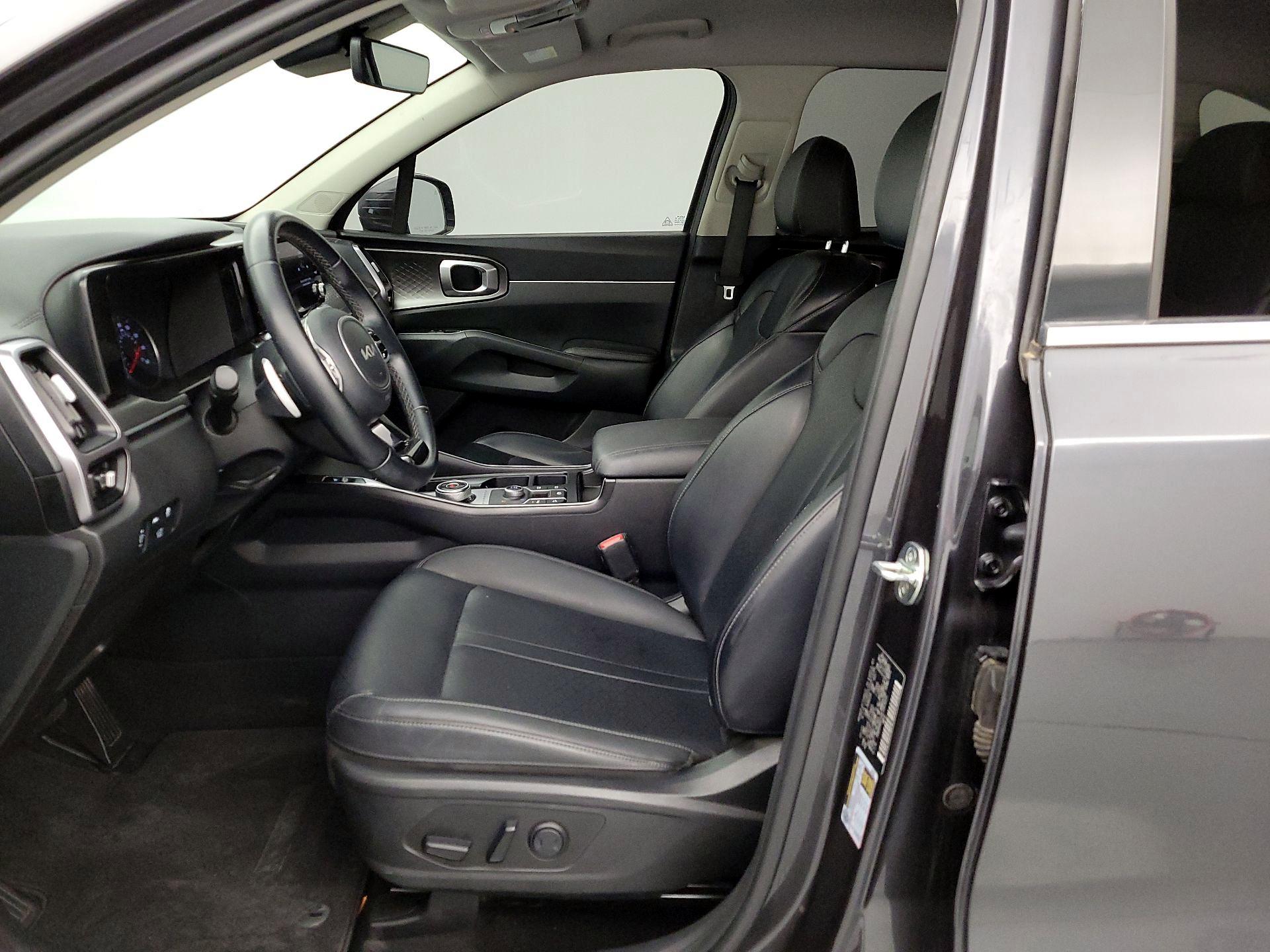 Thumbnail: 2023 Kia Sorento - 11