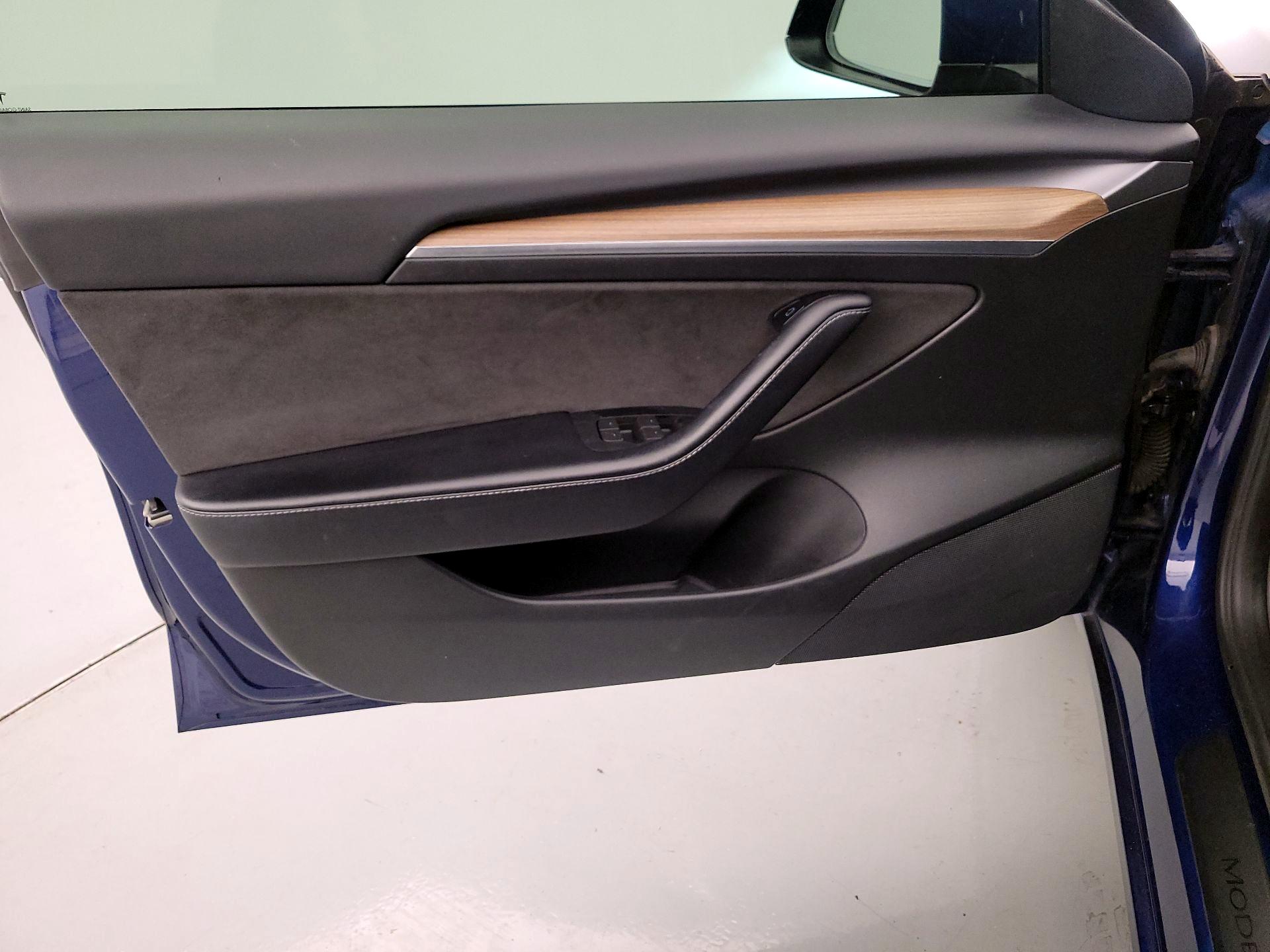 Thumbnail: 2023 Tesla Model 3 - 12