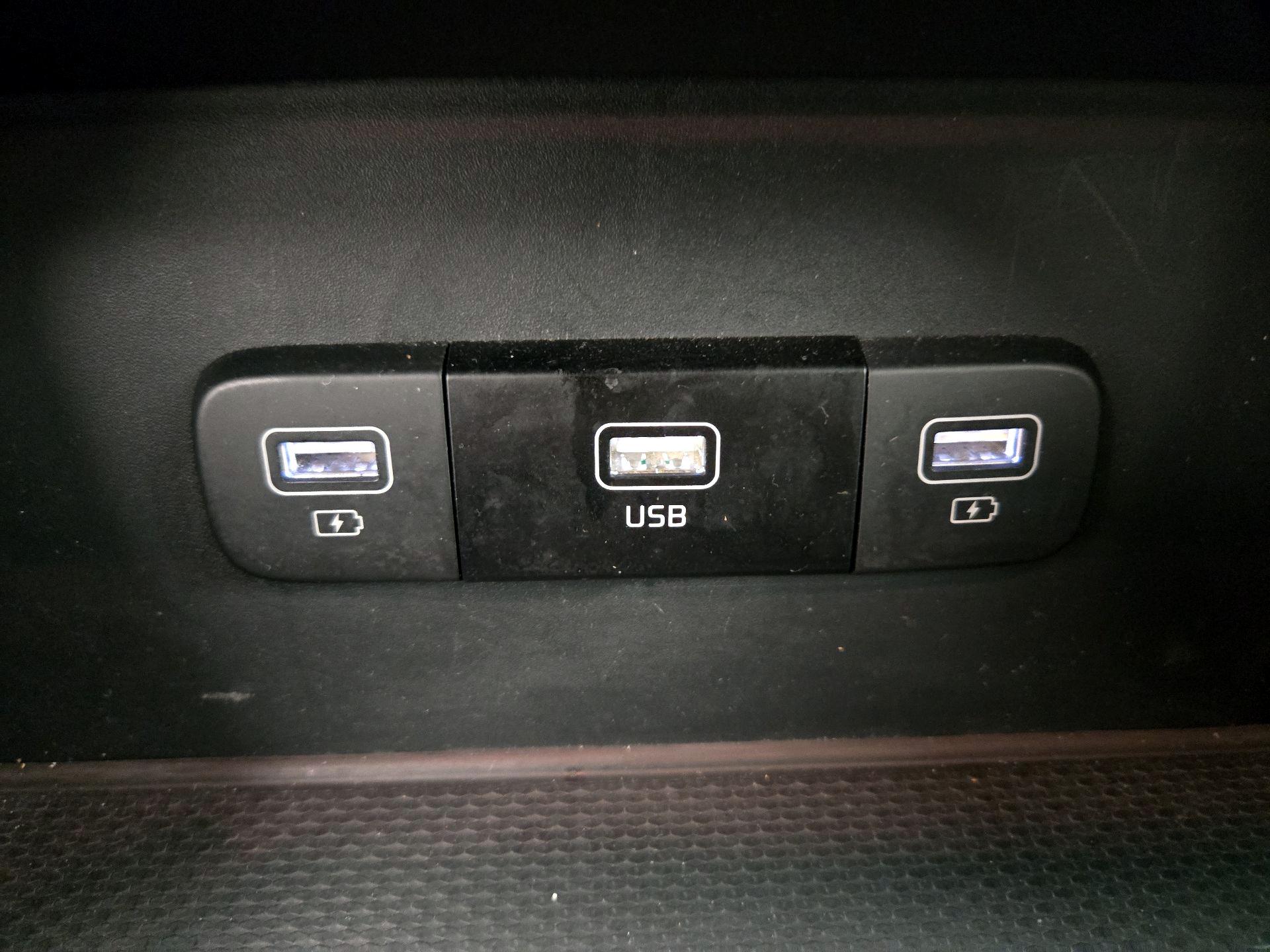 Thumbnail: 2024 Kia Carnival - 18