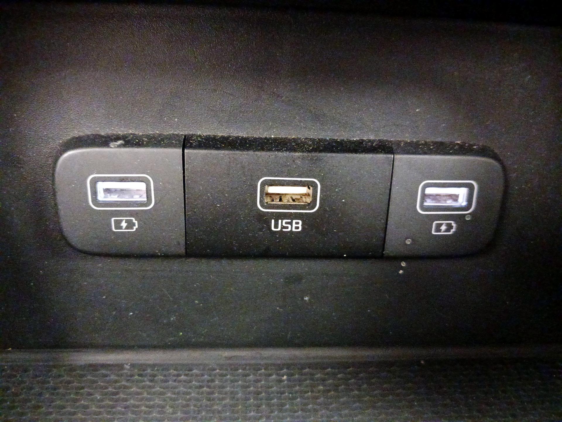 Thumbnail: 2024 Kia Carnival - 18