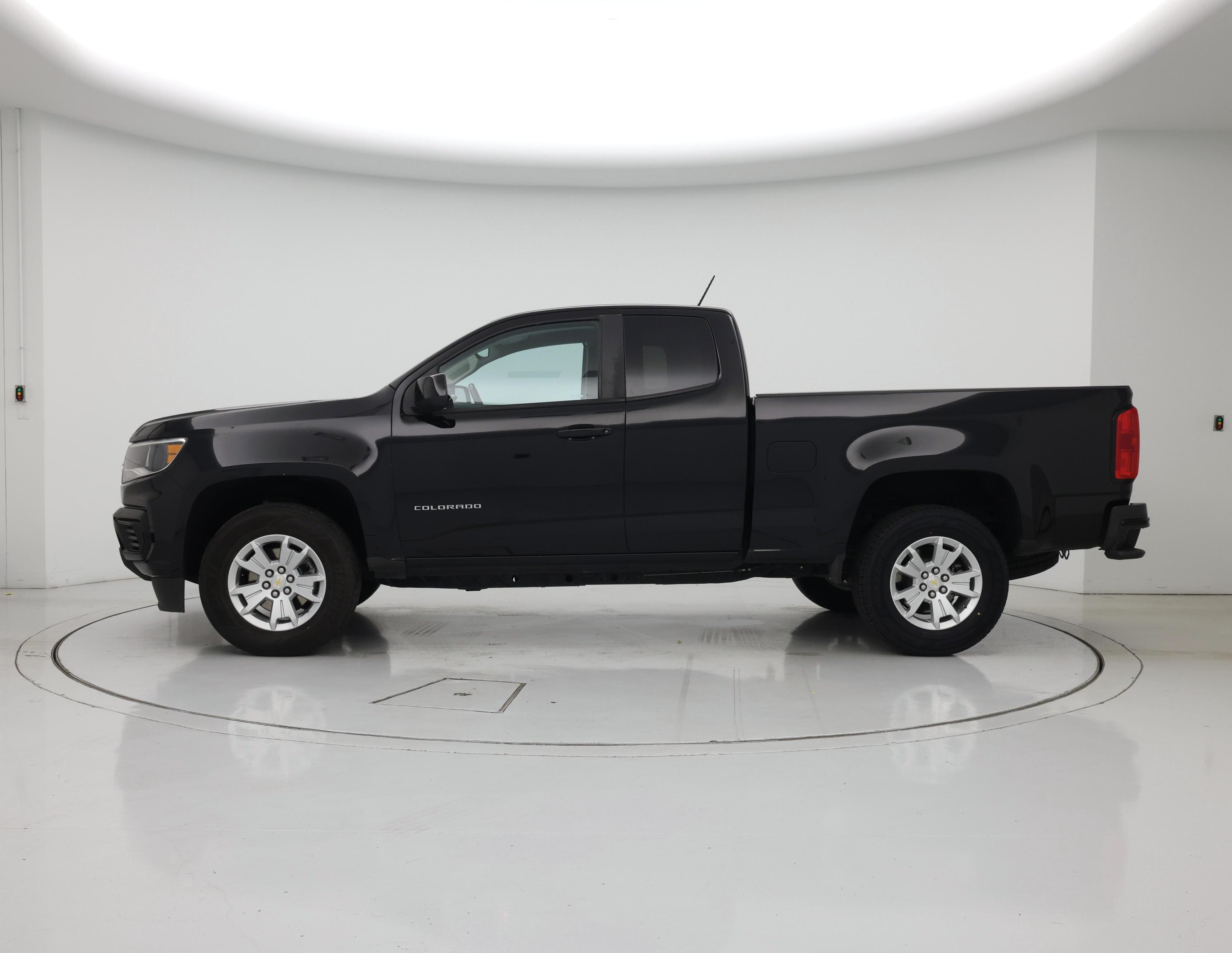 Thumbnail: 2022 Chevrolet Colorado - 3
