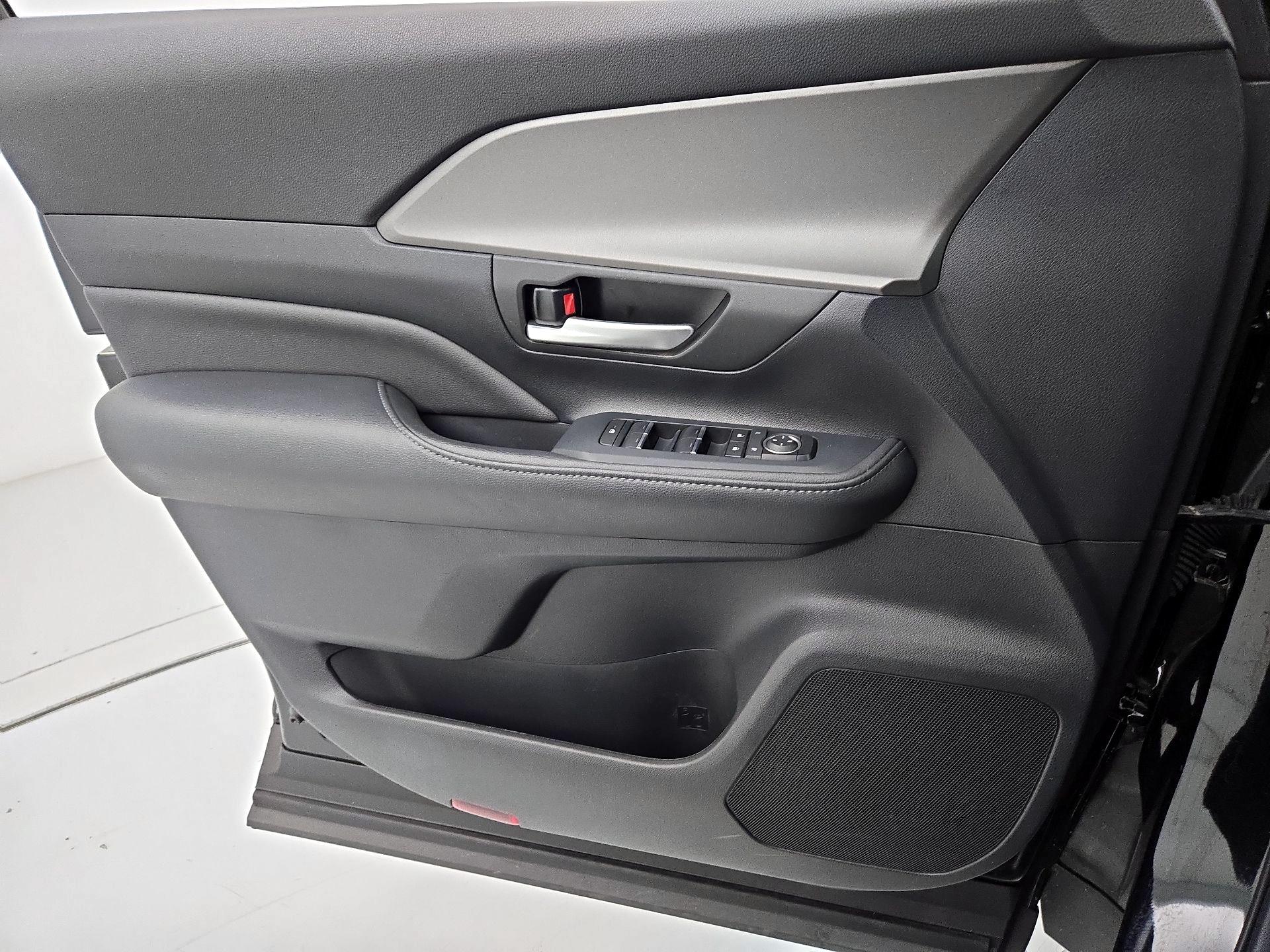 Thumbnail: 2025 Toyota Grand Highlander - 12