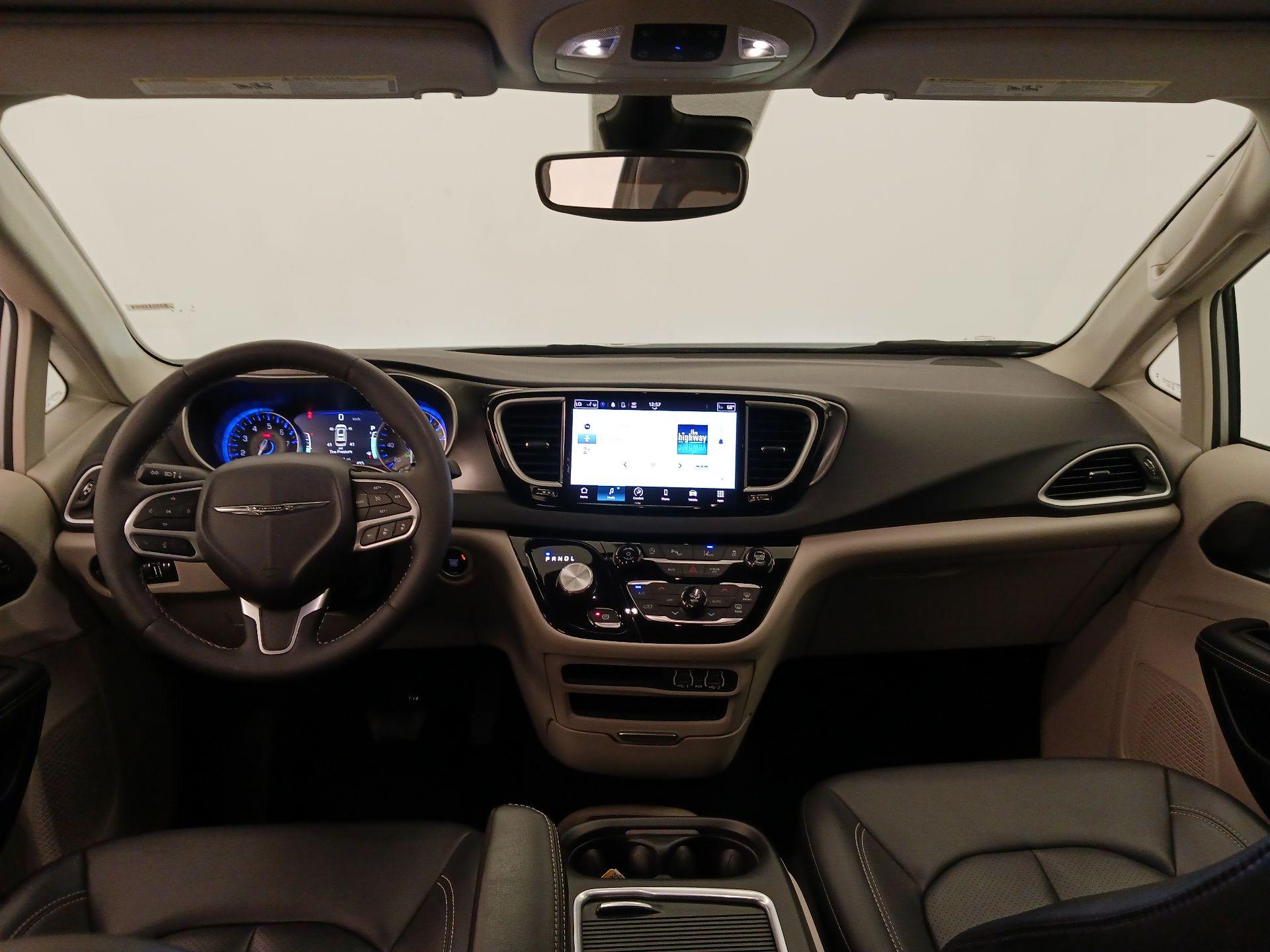 Thumbnail: 2024 Chrysler Pacifica - 9