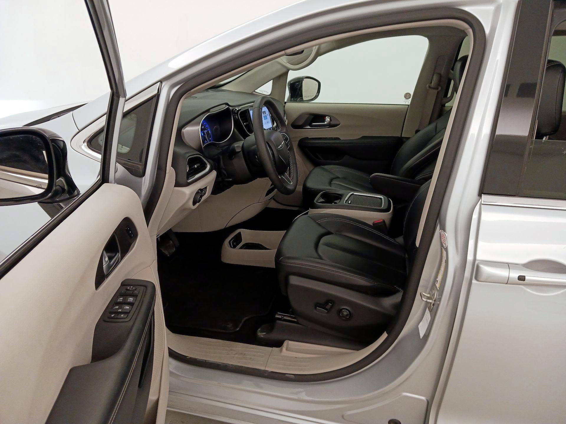 Thumbnail: 2024 Chrysler Pacifica - 11