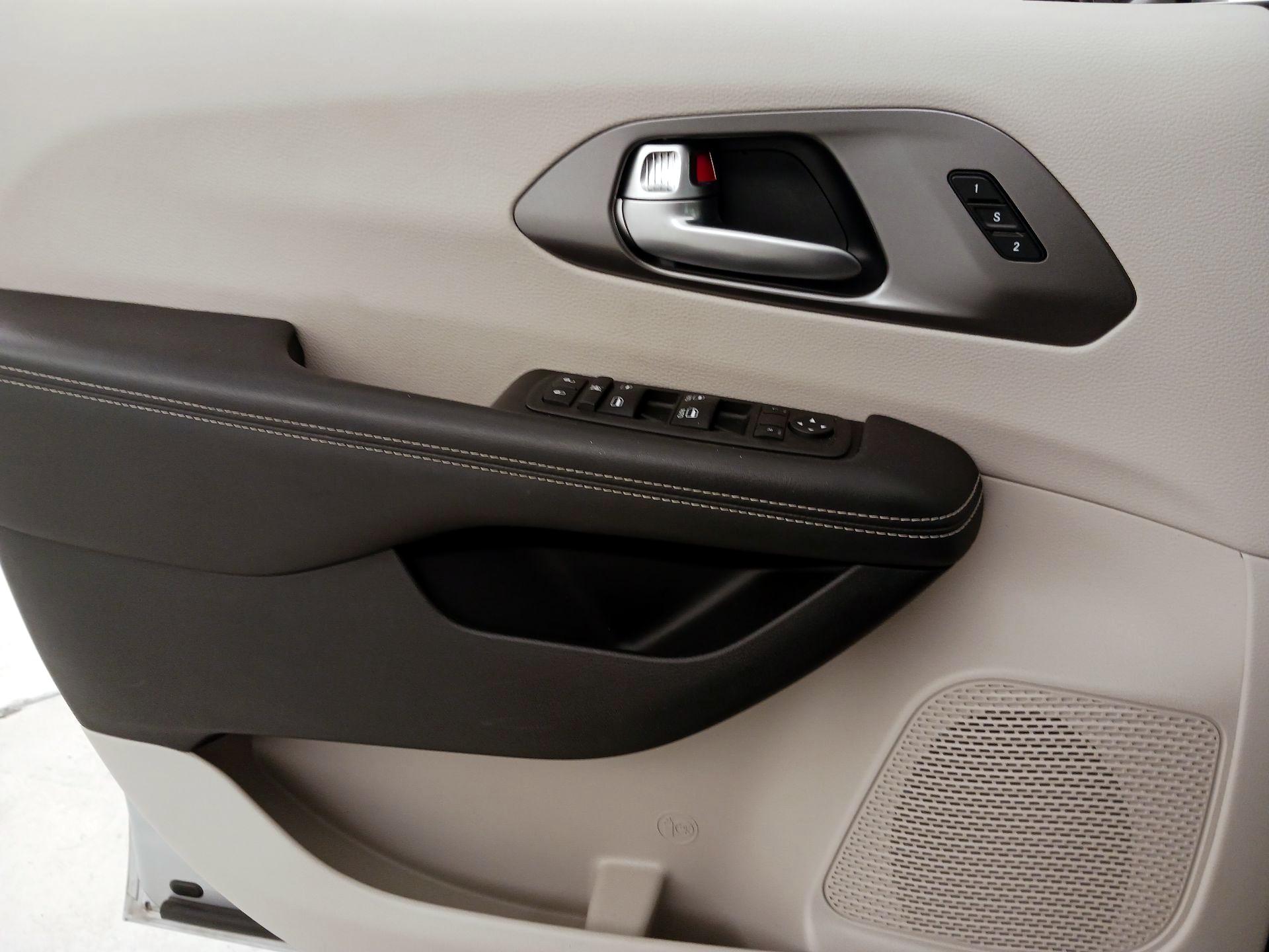 Thumbnail: 2024 Chrysler Pacifica - 12