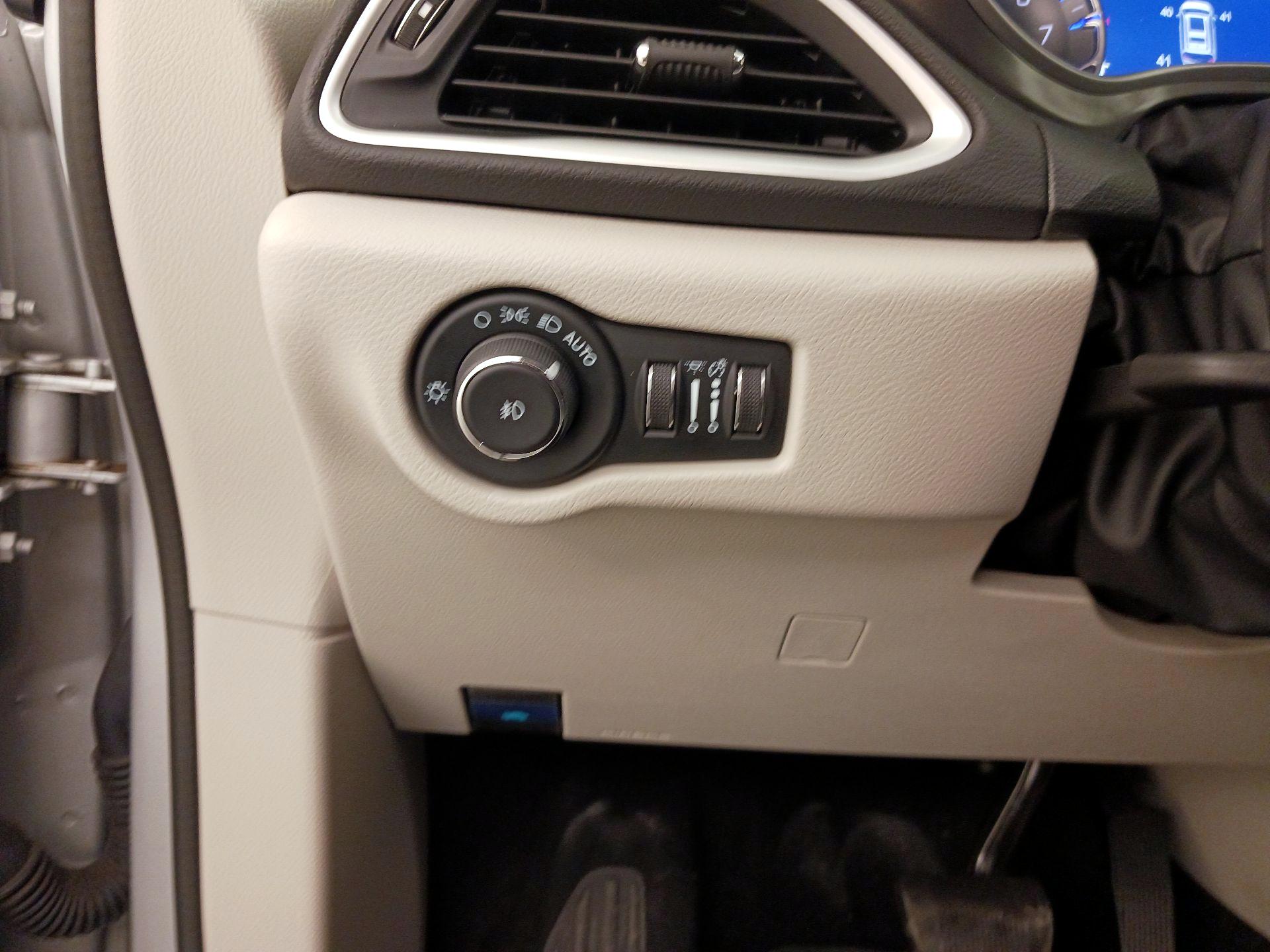 Thumbnail: 2024 Chrysler Pacifica - 13