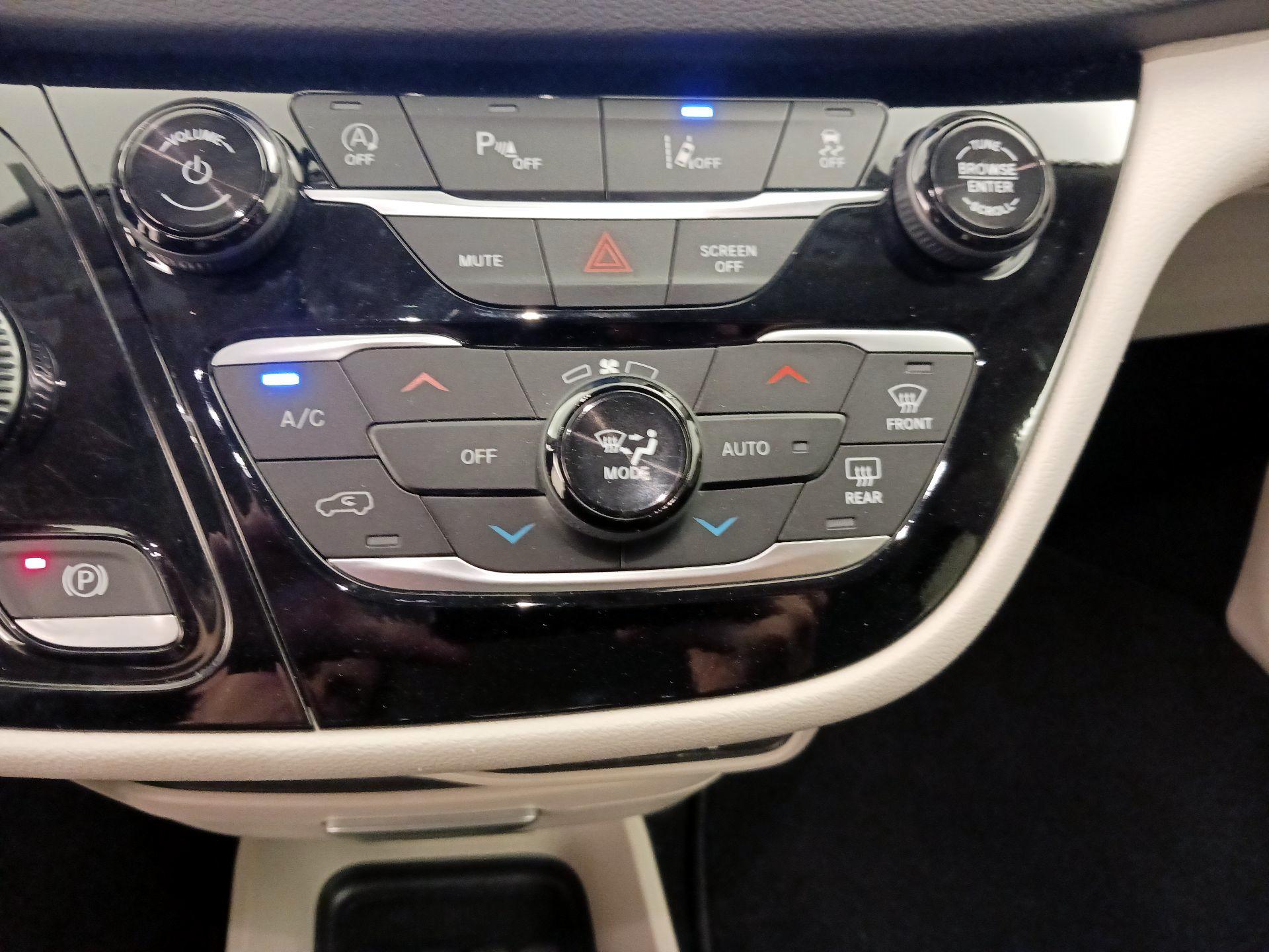 Thumbnail: 2024 Chrysler Pacifica - 16