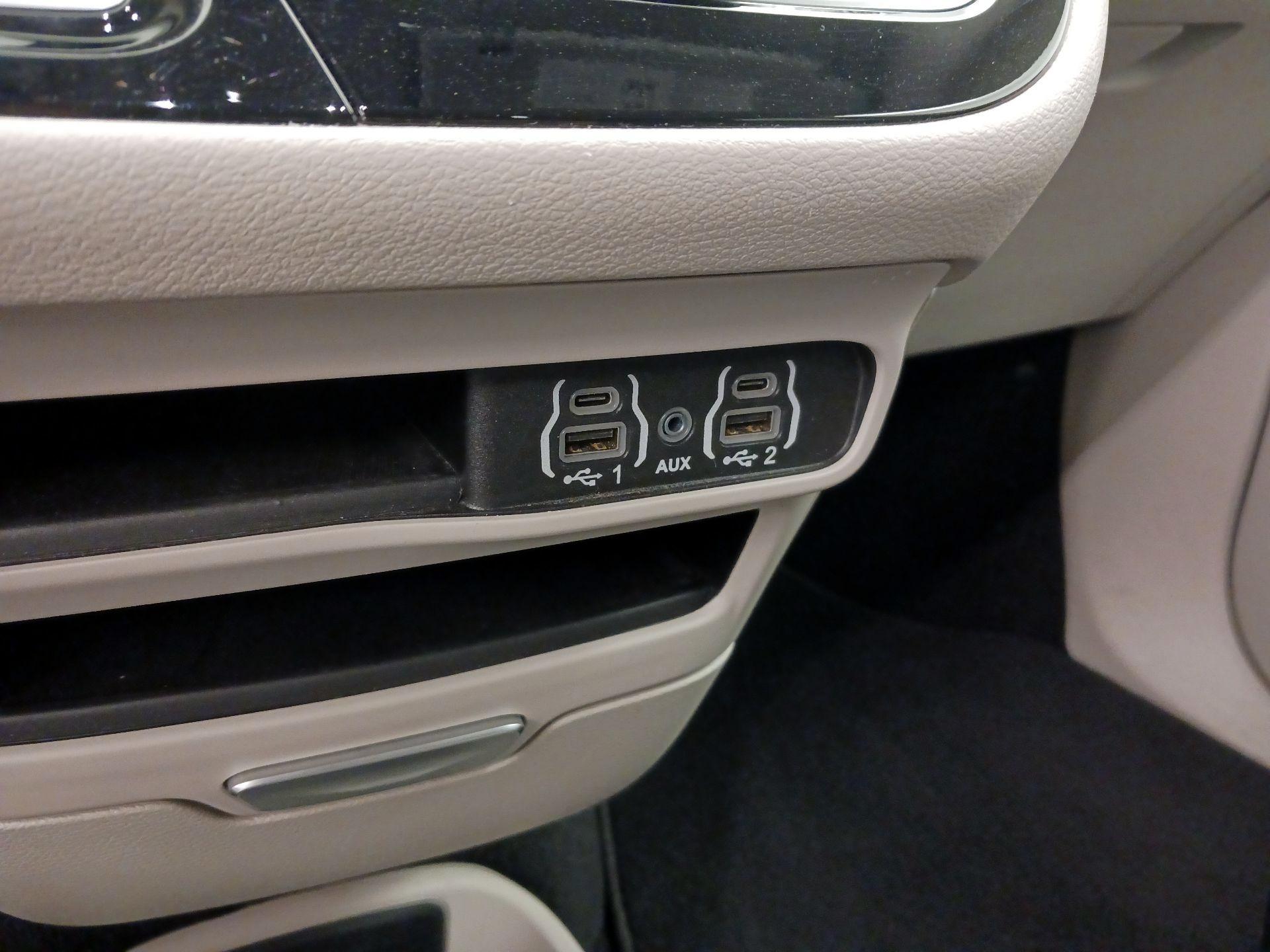 Thumbnail: 2024 Chrysler Pacifica - 18