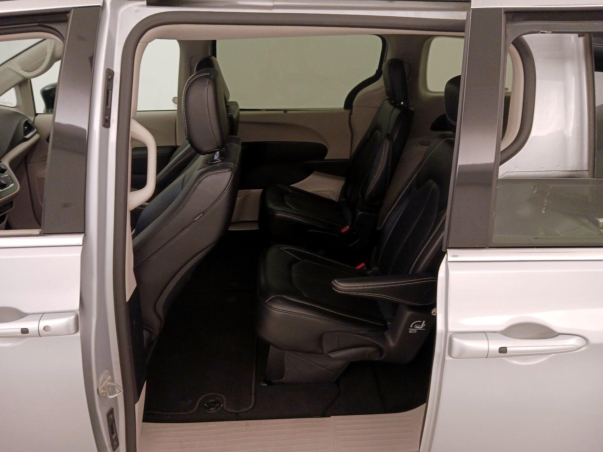 Thumbnail: 2024 Chrysler Pacifica - 19