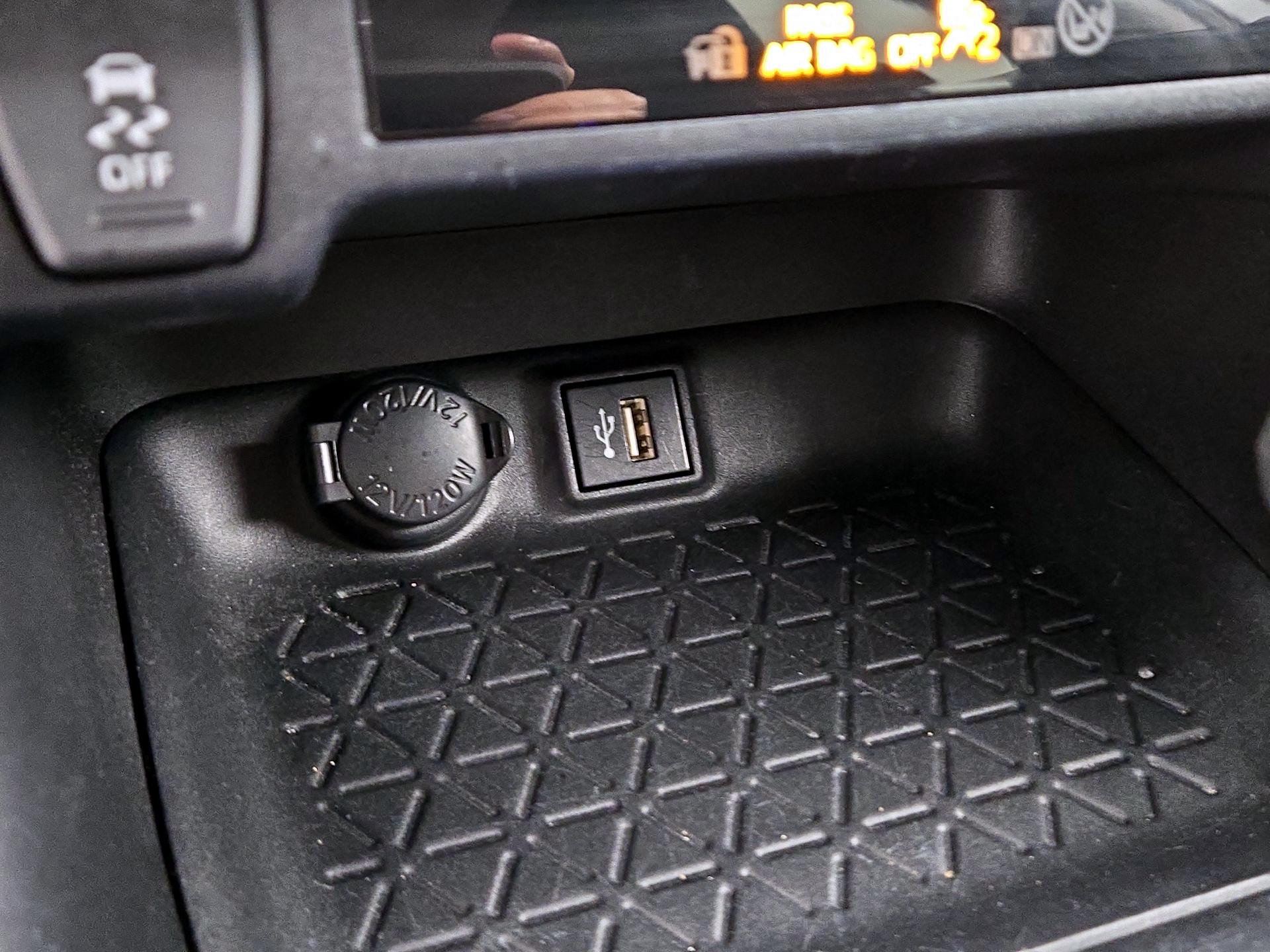 Thumbnail: 2024 Toyota RAV4 - 18