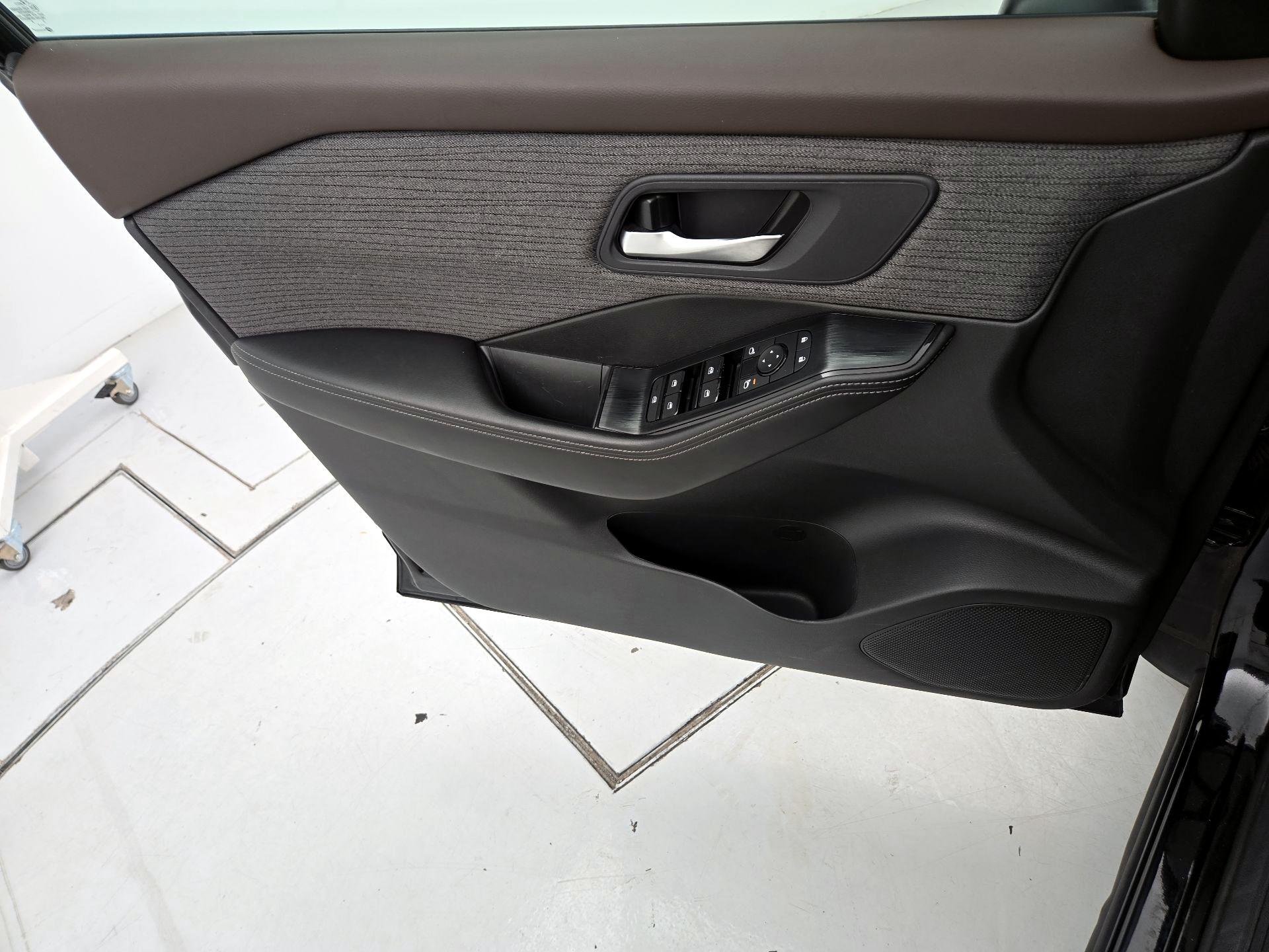 Thumbnail: 2023 Nissan Rogue - 12