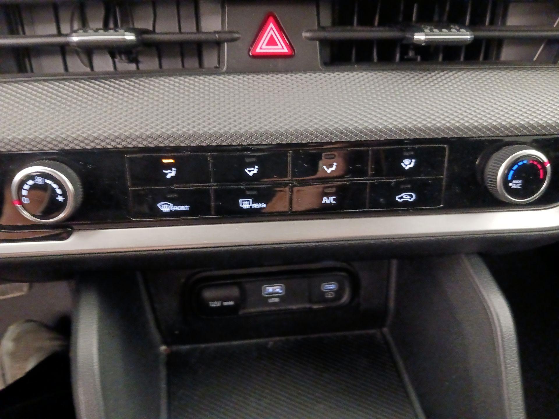 Thumbnail: 2024 Kia Sportage - 16