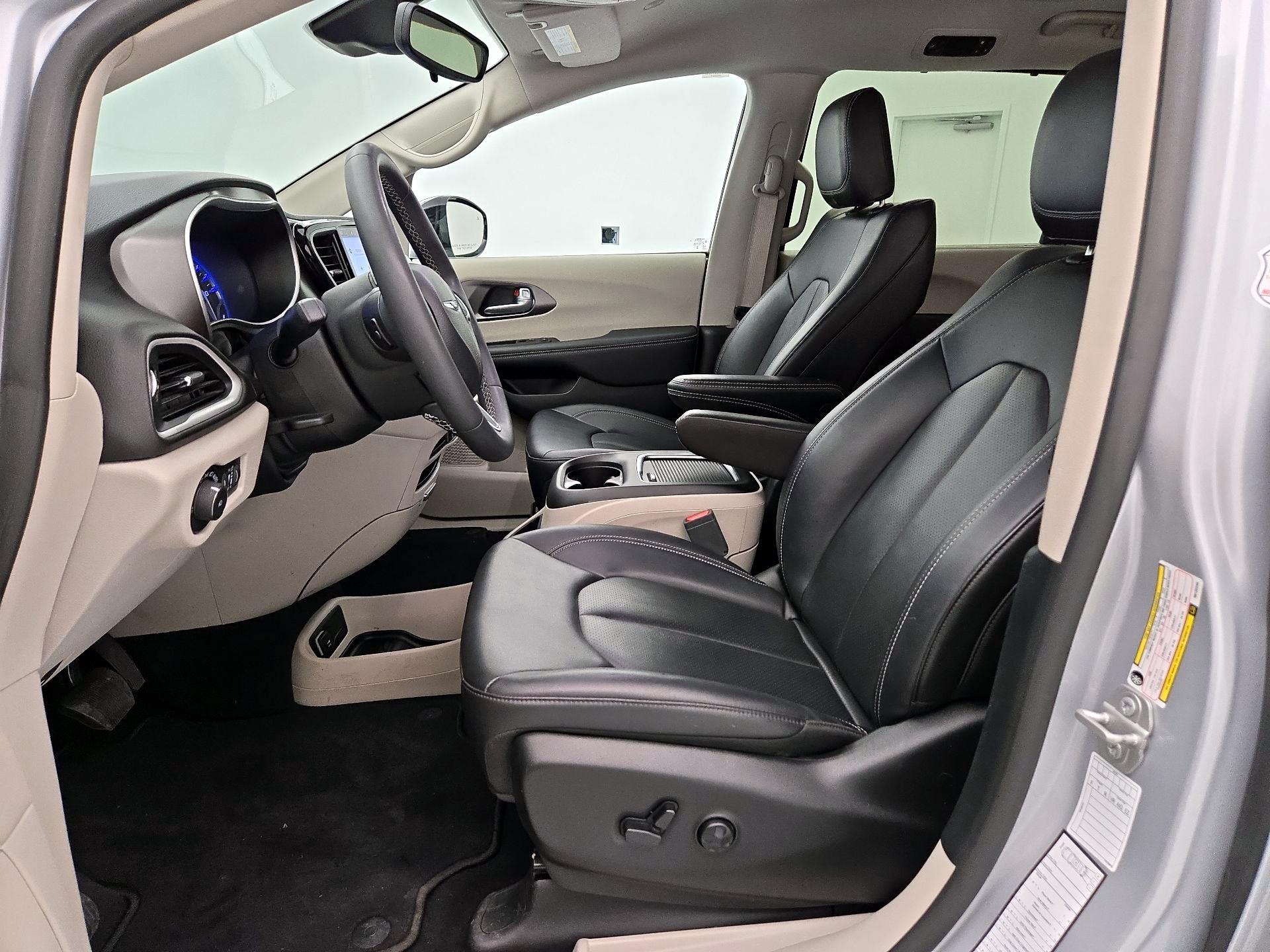 Thumbnail: 2024 Chrysler Pacifica - 9