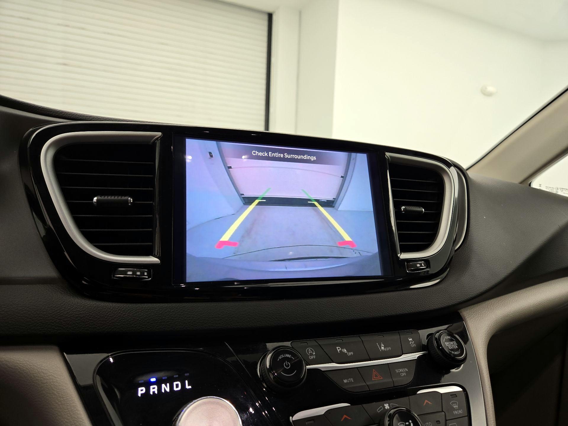 Thumbnail: 2024 Chrysler Pacifica - 12