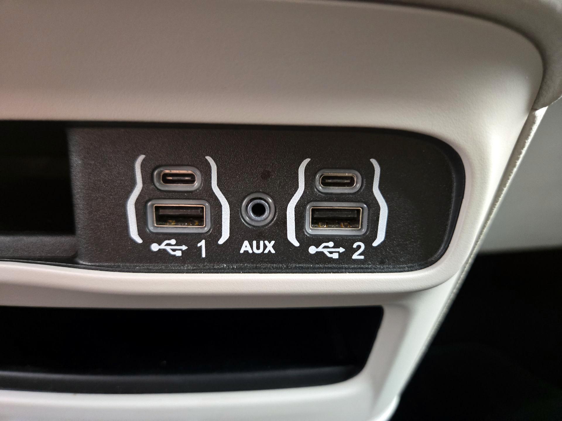 Thumbnail: 2024 Chrysler Pacifica - 16