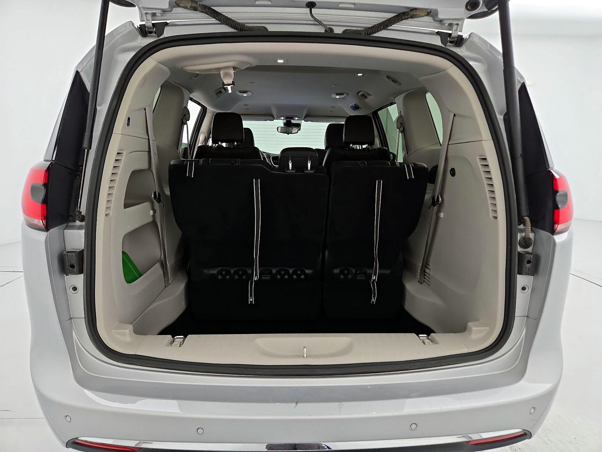 Thumbnail: 2024 Chrysler Pacifica - 19