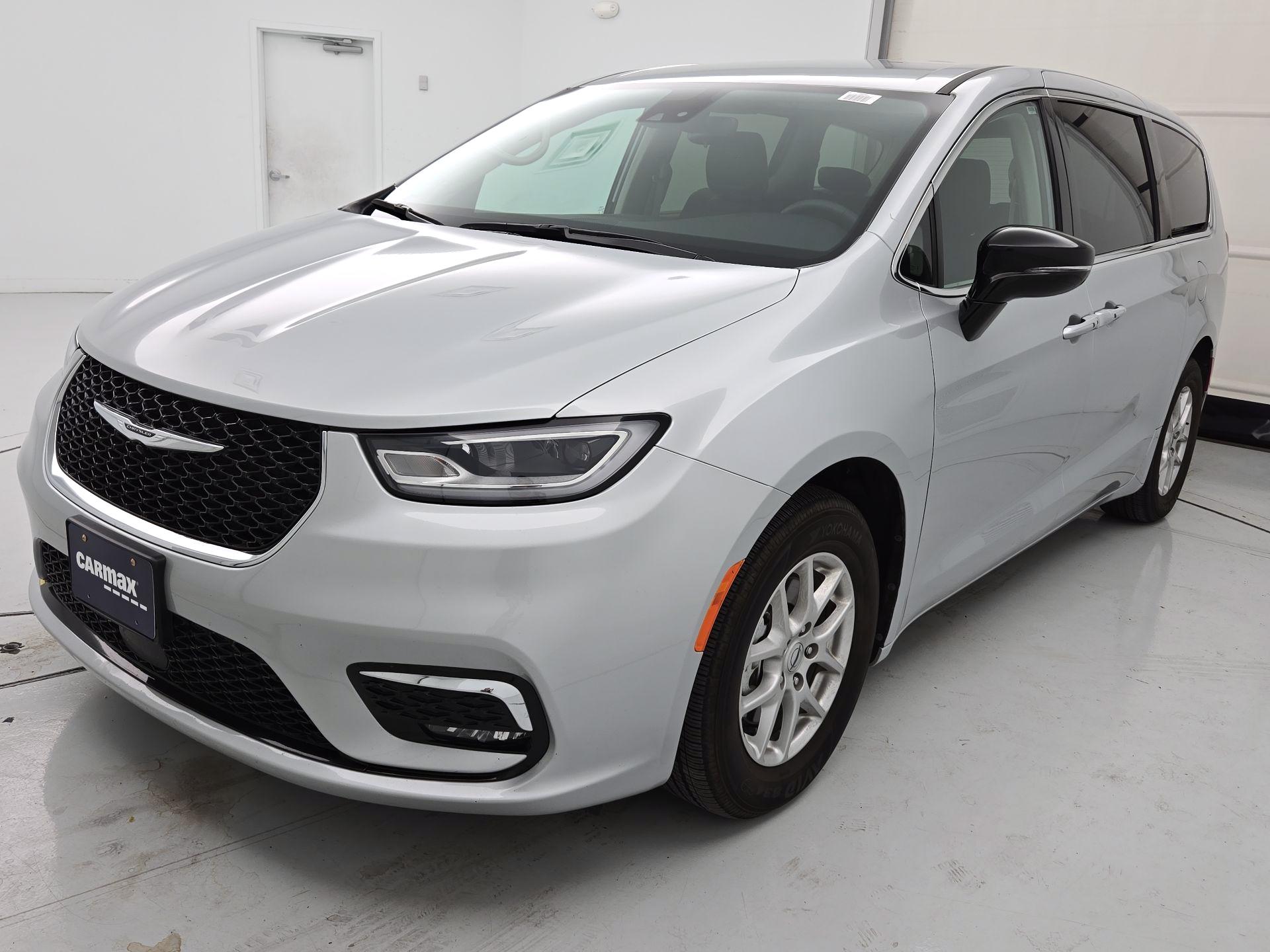 Thumbnail: 2024 Chrysler Pacifica - 3