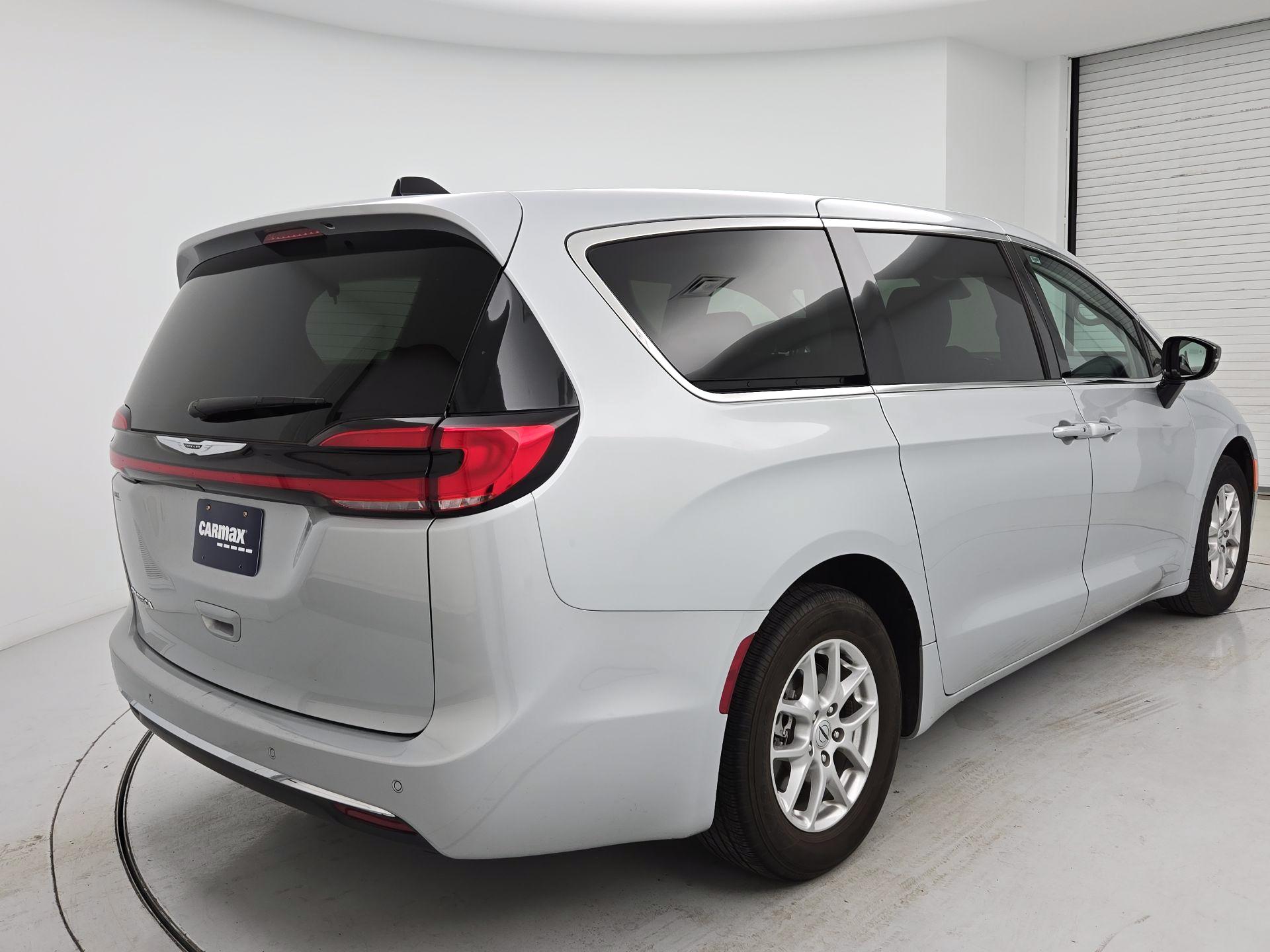 Thumbnail: 2024 Chrysler Pacifica - 5