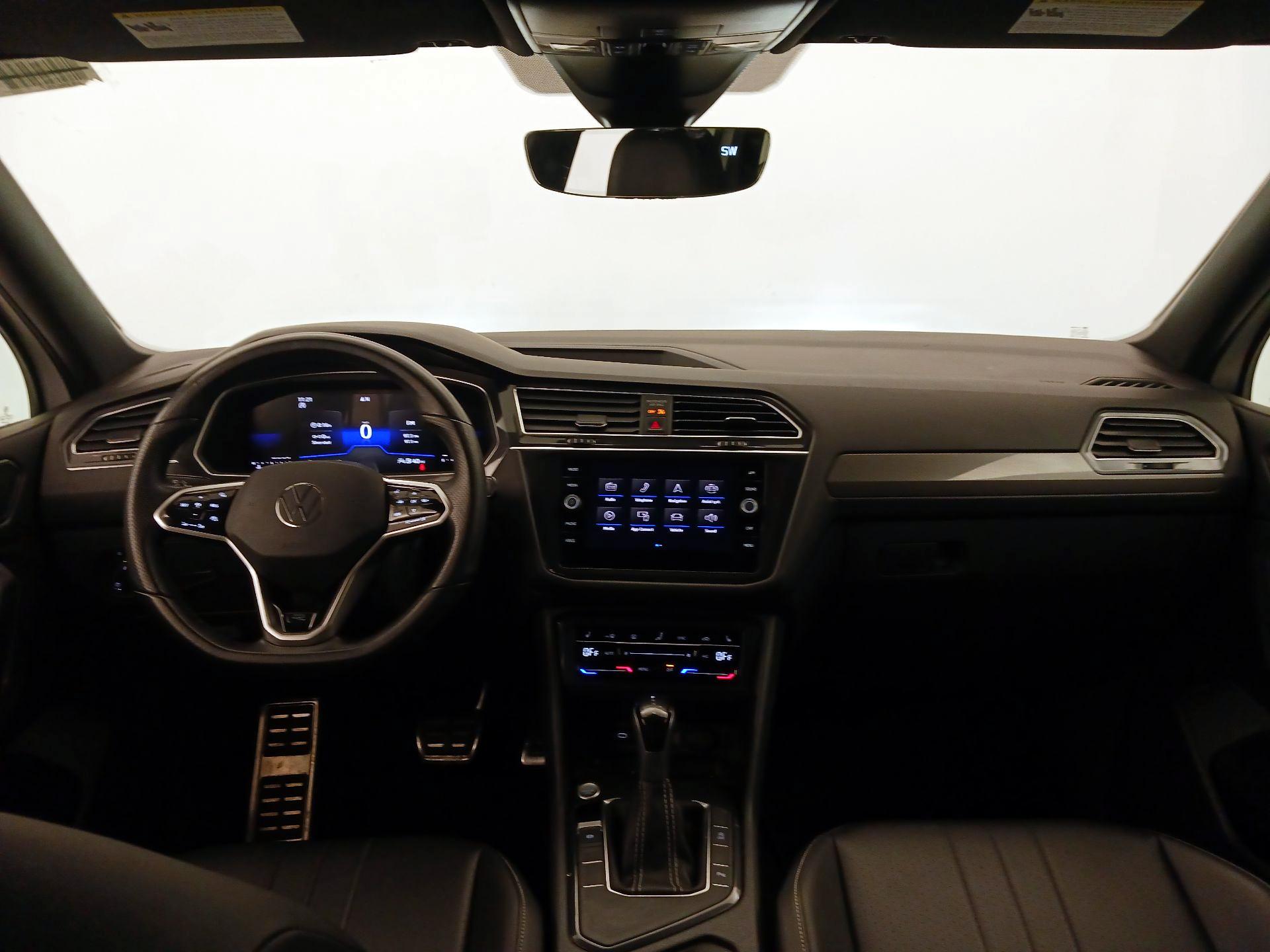 Thumbnail: 2023 Volkswagen Tiguan - 9