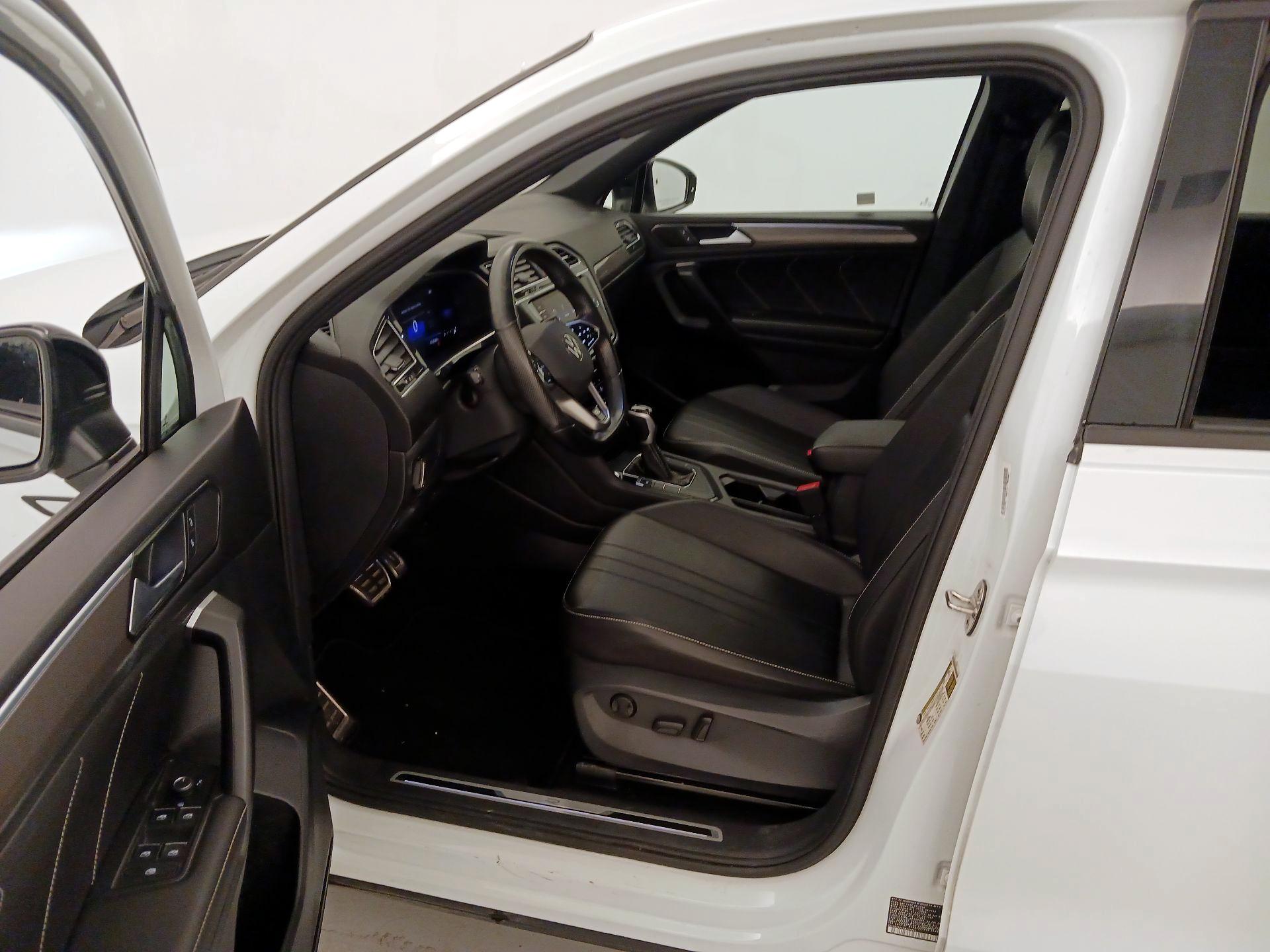 Thumbnail: 2023 Volkswagen Tiguan - 11