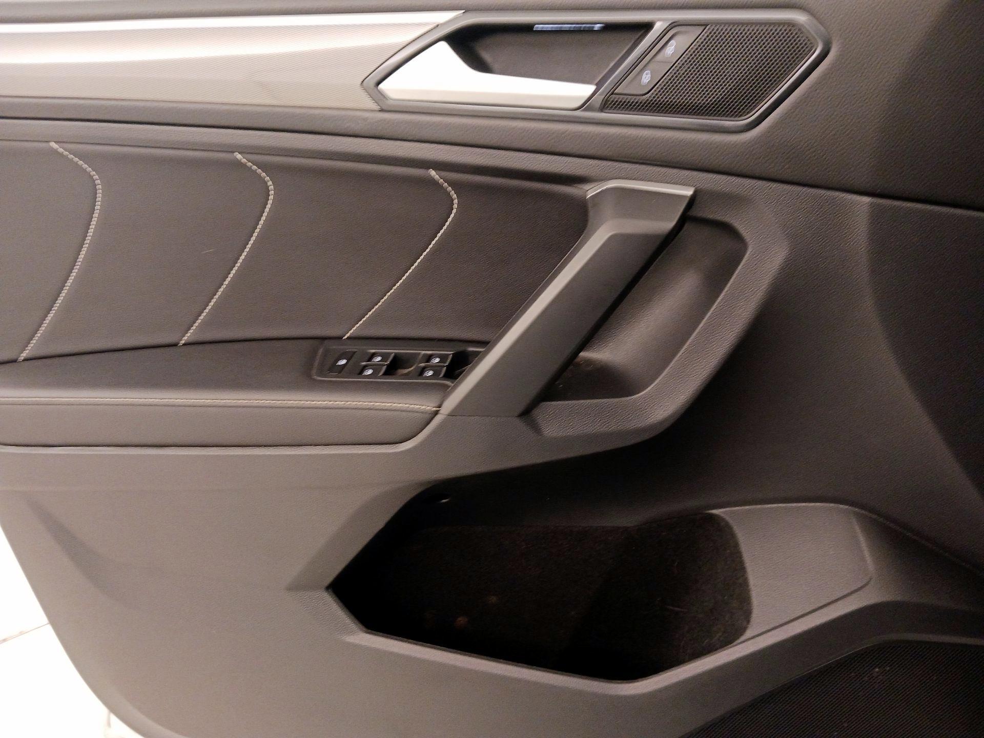 Thumbnail: 2023 Volkswagen Tiguan - 12