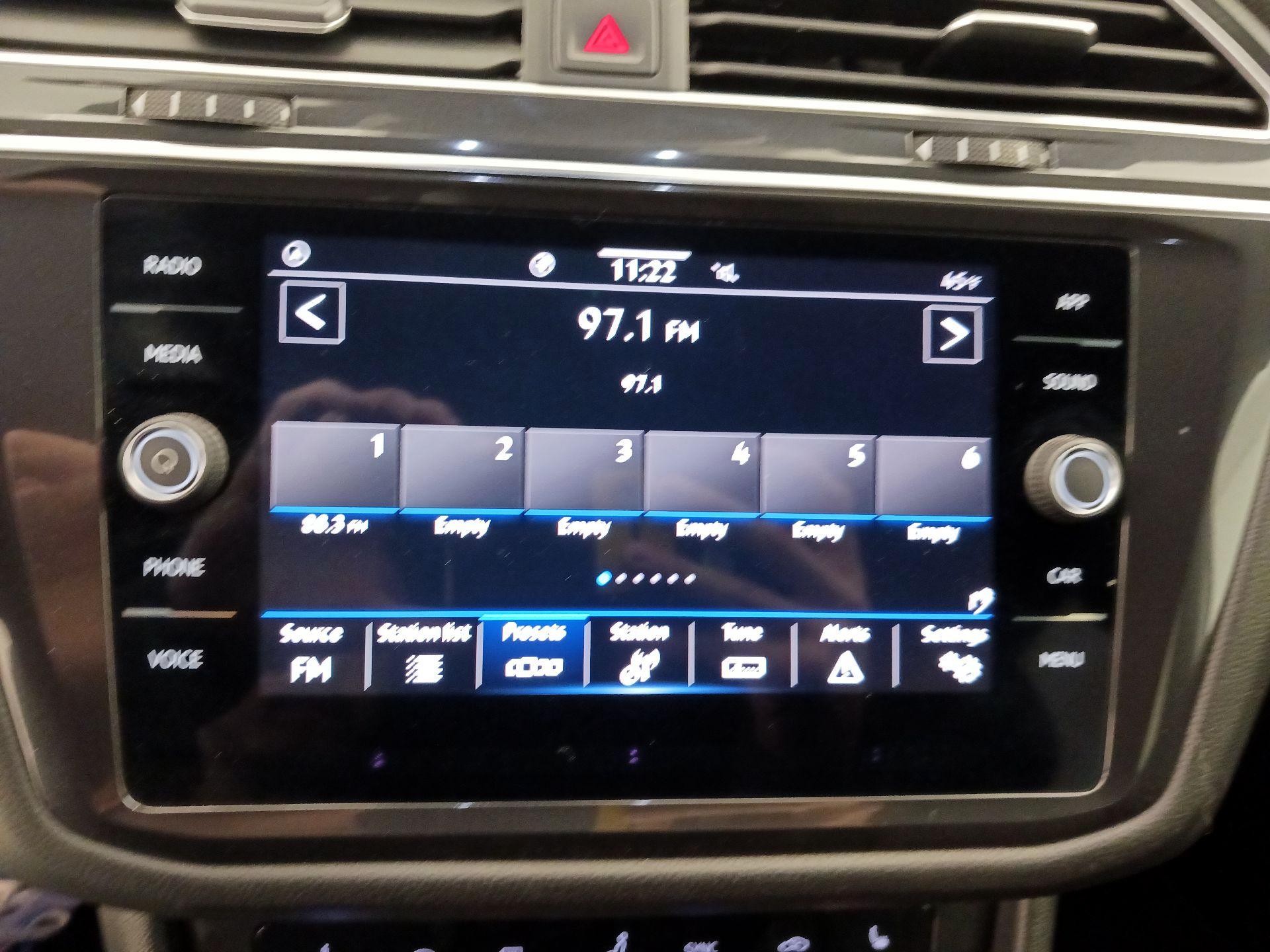 Thumbnail: 2023 Volkswagen Tiguan - 15