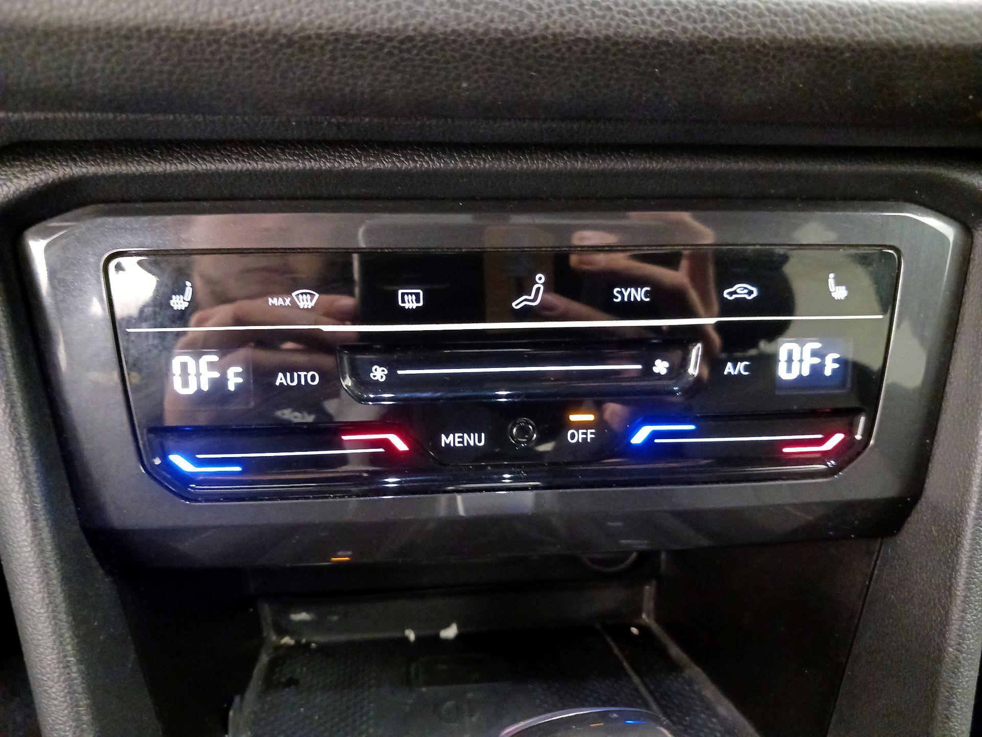 Thumbnail: 2023 Volkswagen Tiguan - 16