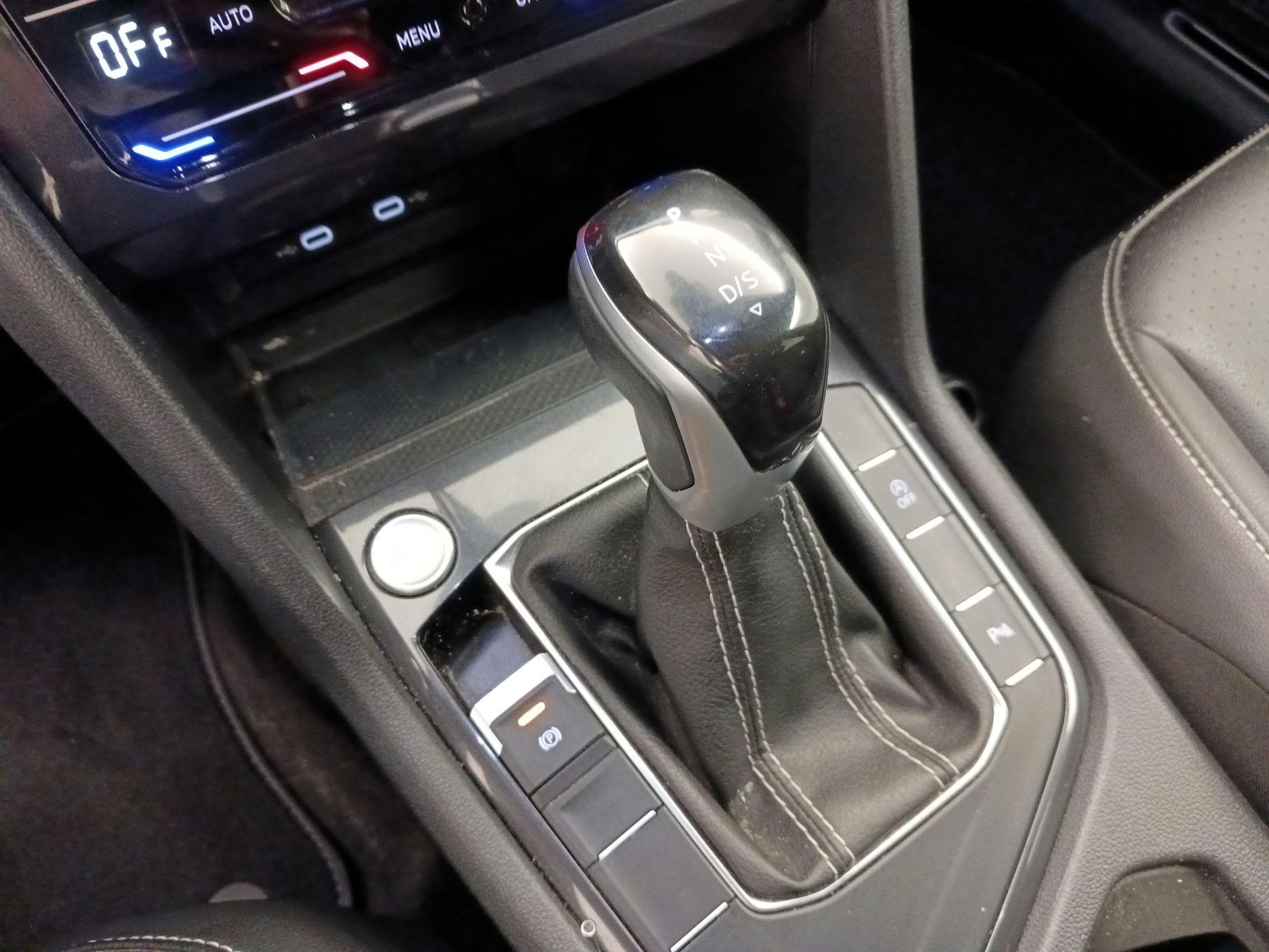 Thumbnail: 2023 Volkswagen Tiguan - 17